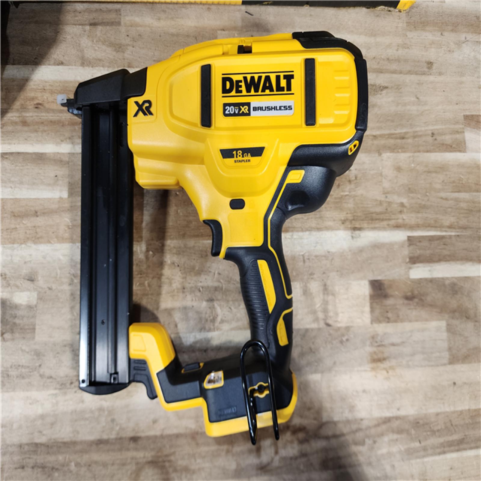 HOUSTON LOCATION - AS-IS DEWALT 20V MAX XR Lithium-Ion Cordless 18-Gauge Narrow Crown Stapler Kit