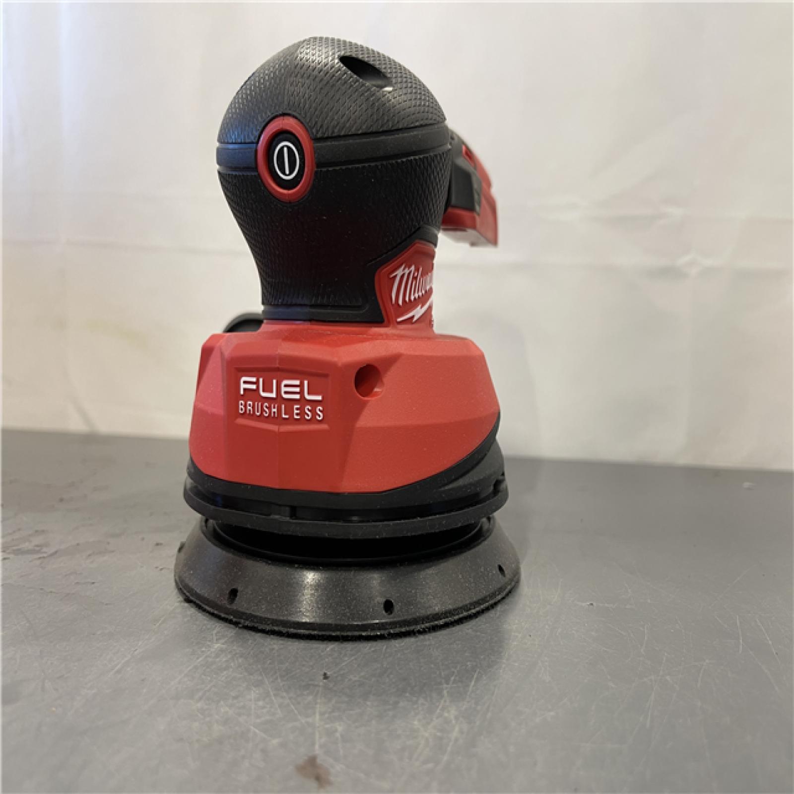 AS-IS- Milwaukee M18 18V Lithium-Ion Brushless Cordless FUEL 5 in. Random Orbit Sander