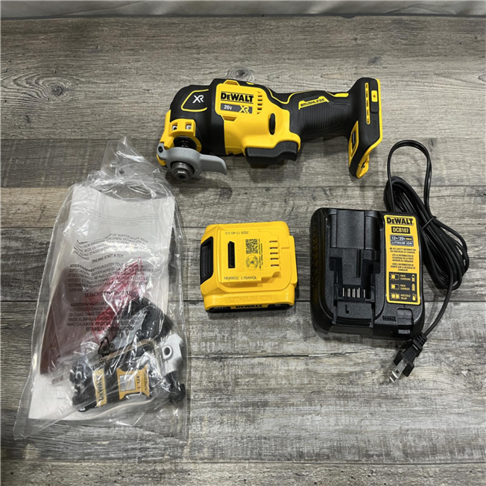 AS-IS DEWALT 20V MAX XR Cordless Brushless 3-Speed Oscillating Multi Tool Kit