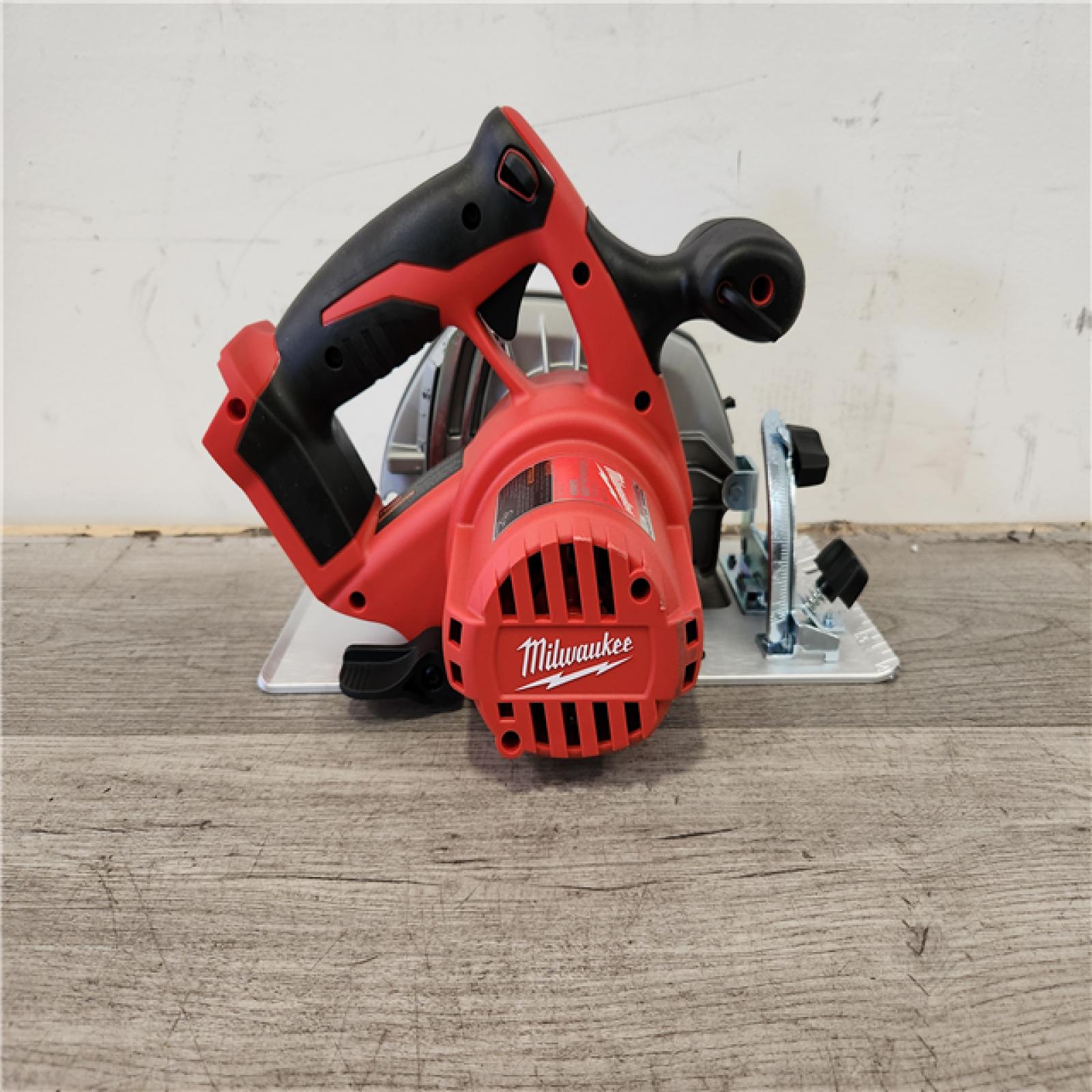Phoenix Location Milwaukee M18 18V Lithium-Ion Cordless 6-1/2 in. Circular Saw (Tool-Only)