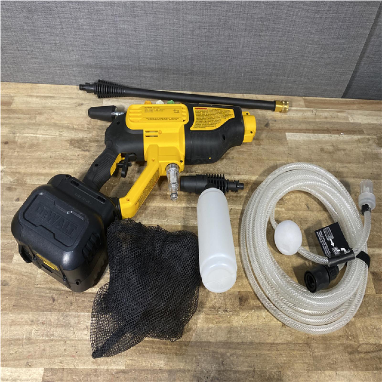 Houston Location AS-IS DEWALT 20V MAX 550 PSI 1.0 GPM Cold Water Cordless Power Cleaner with 4-Nozzles (Tool Only)
