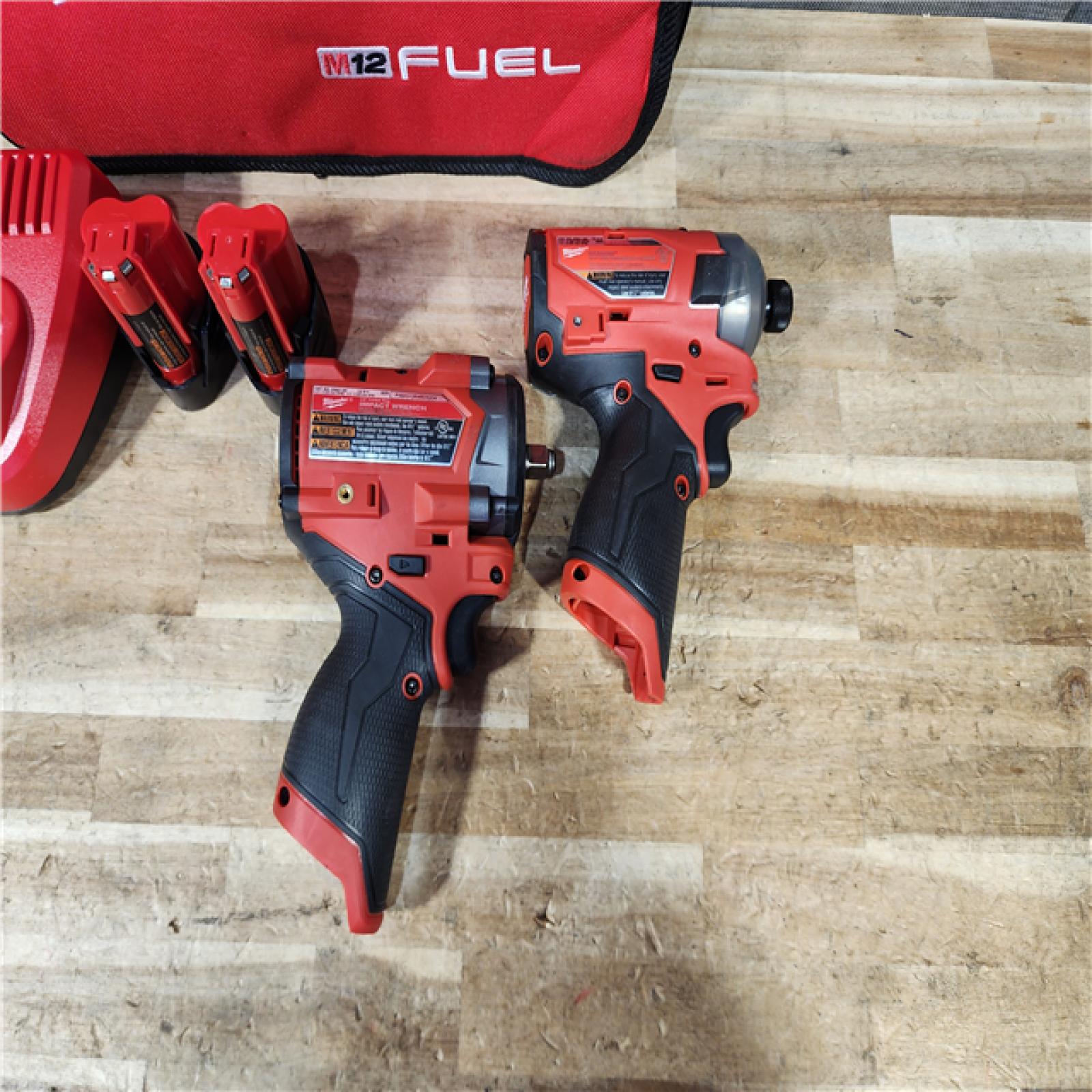 HOUSTON LOCATION - AS - IS Milwaukee 2 Tool Combo Kit W/ (2) Battery & Charger