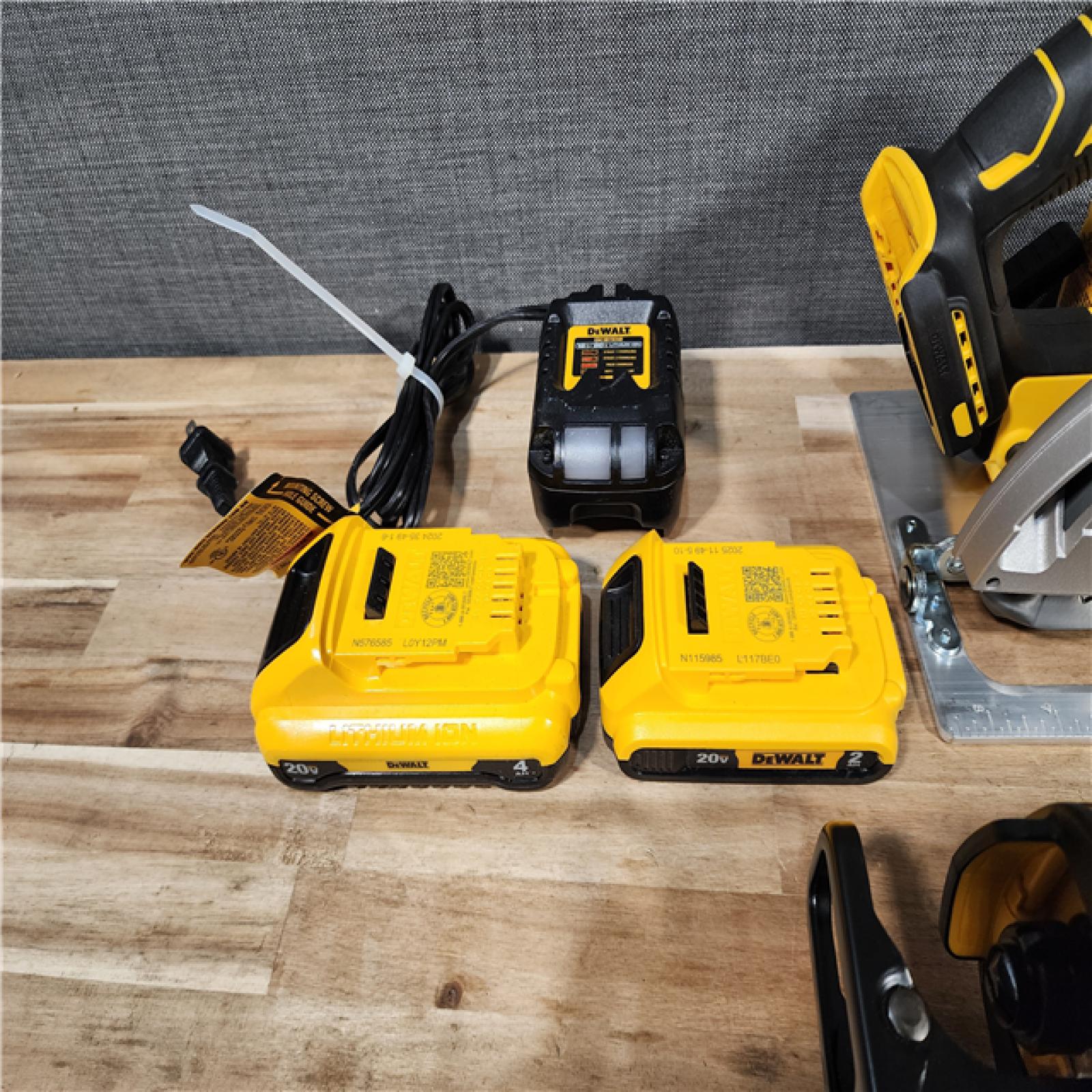 HOUSTON LOCATION - AS-IS DEWALT 6 TOOL COMBO KIT W/ (2) BATTERY & CHARGER