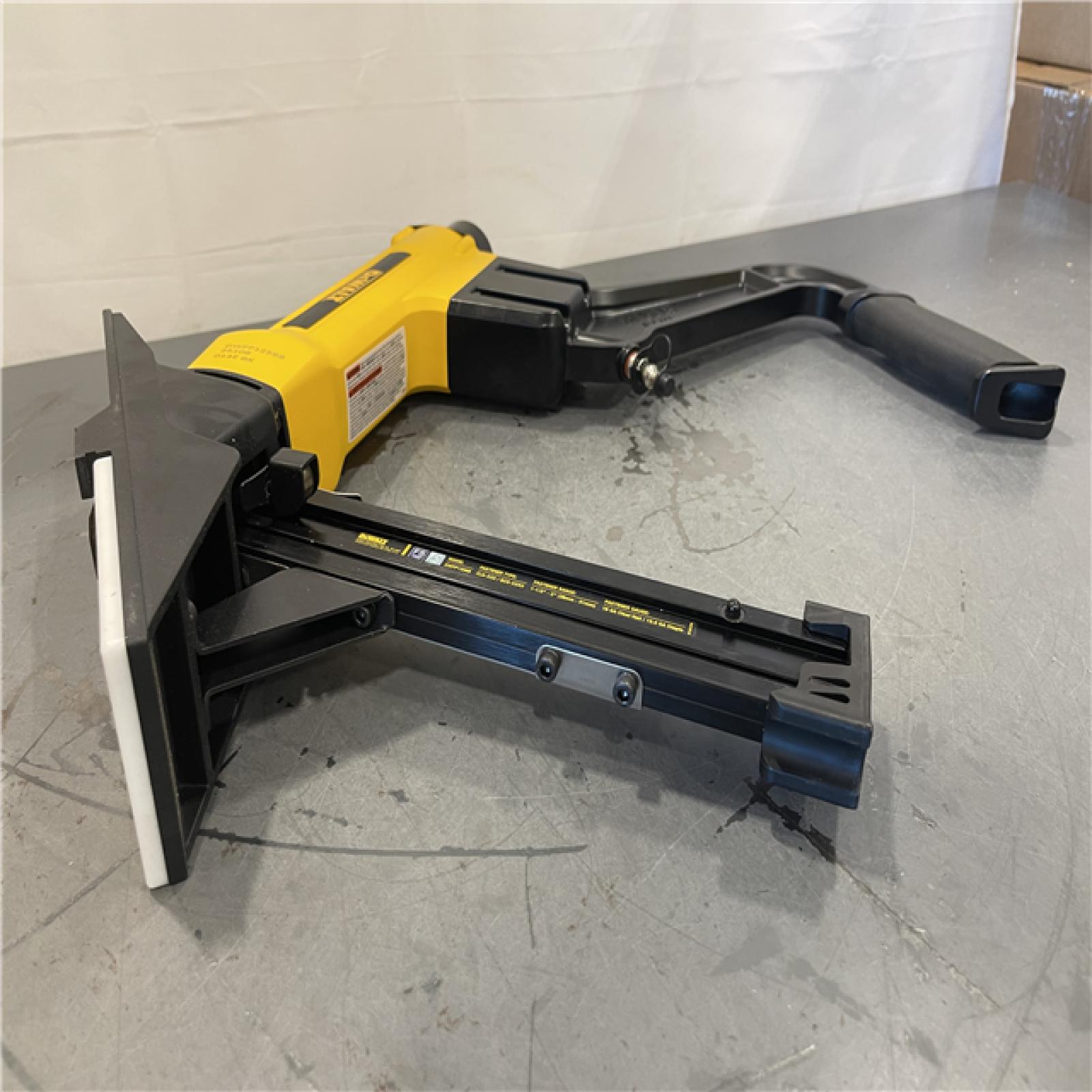 AS-IS - DeWalt 2-in-1 Pneumatic 15.5-Gauge and 16-Gauge Flooring Tool