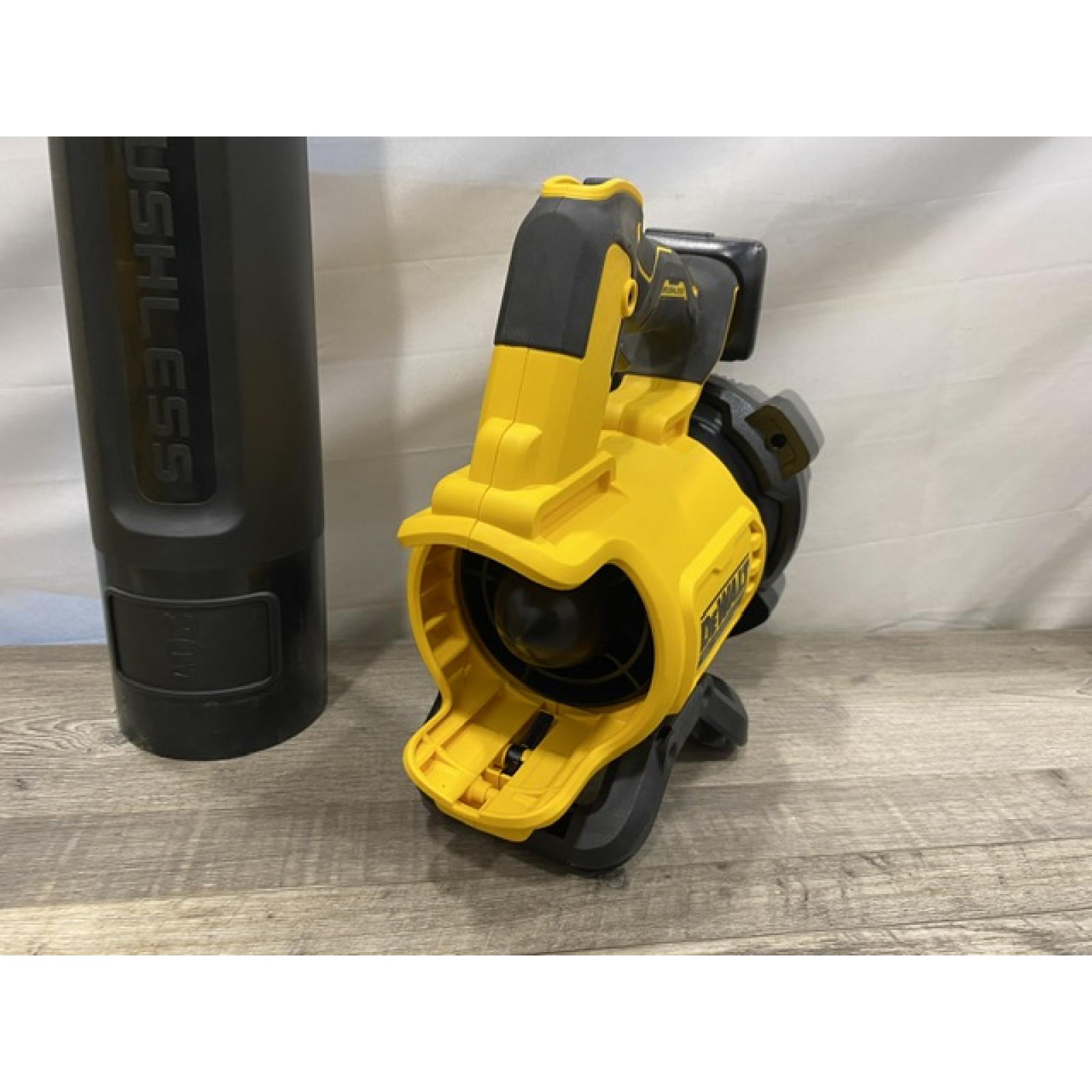 AS-IS DEWALT 20V MAX* XR Brushless Cordless Handheld Blower Kit
