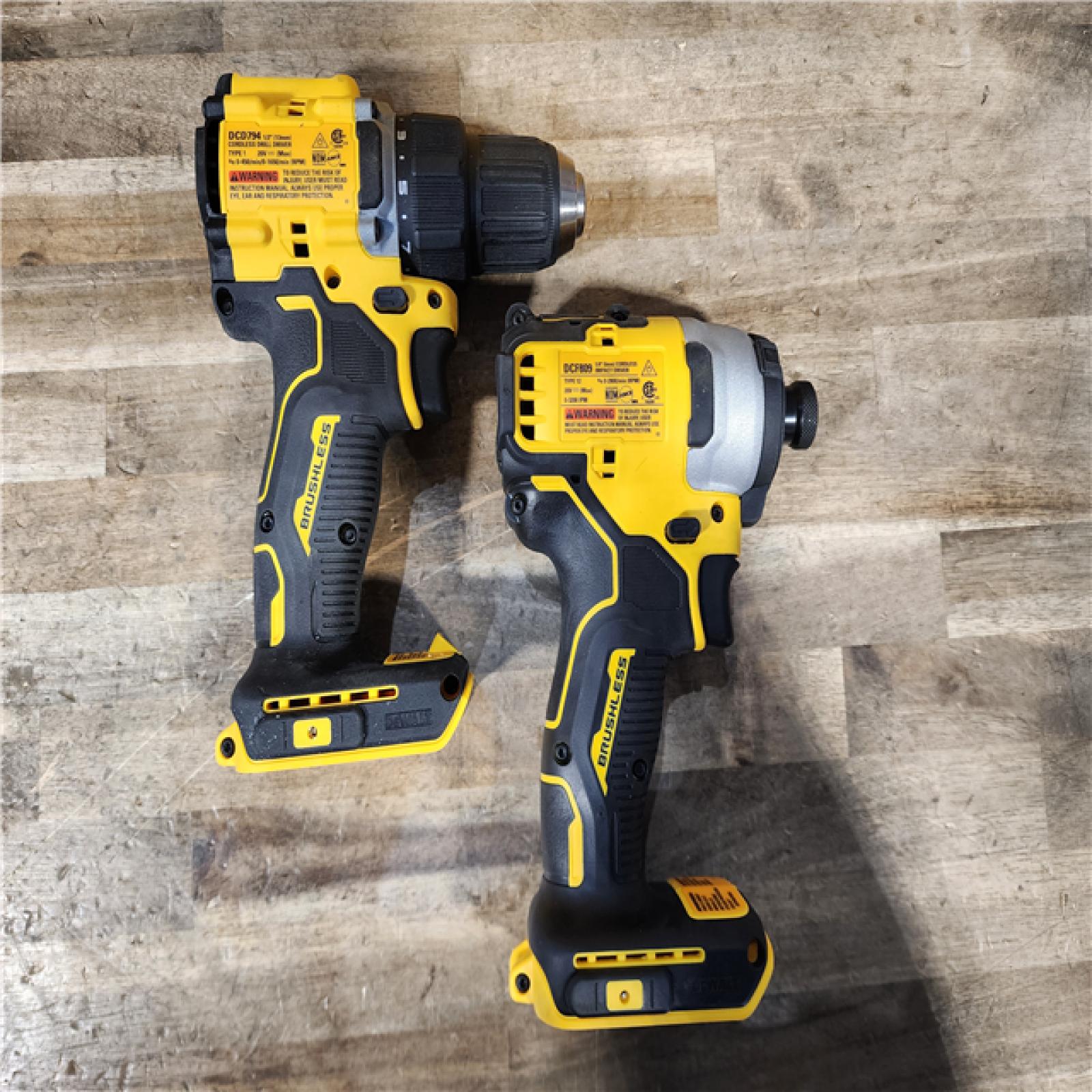 HOUSTON LOCATION - AS-IS Dewalt DCK225D2 20V MAX ATOMIC Brushless Compact Lithium-Ion 1/2 in. Cordless Drill Driver and 1/4 in. Impact Driver Combo Kit with 2 Batteries 2 Ah