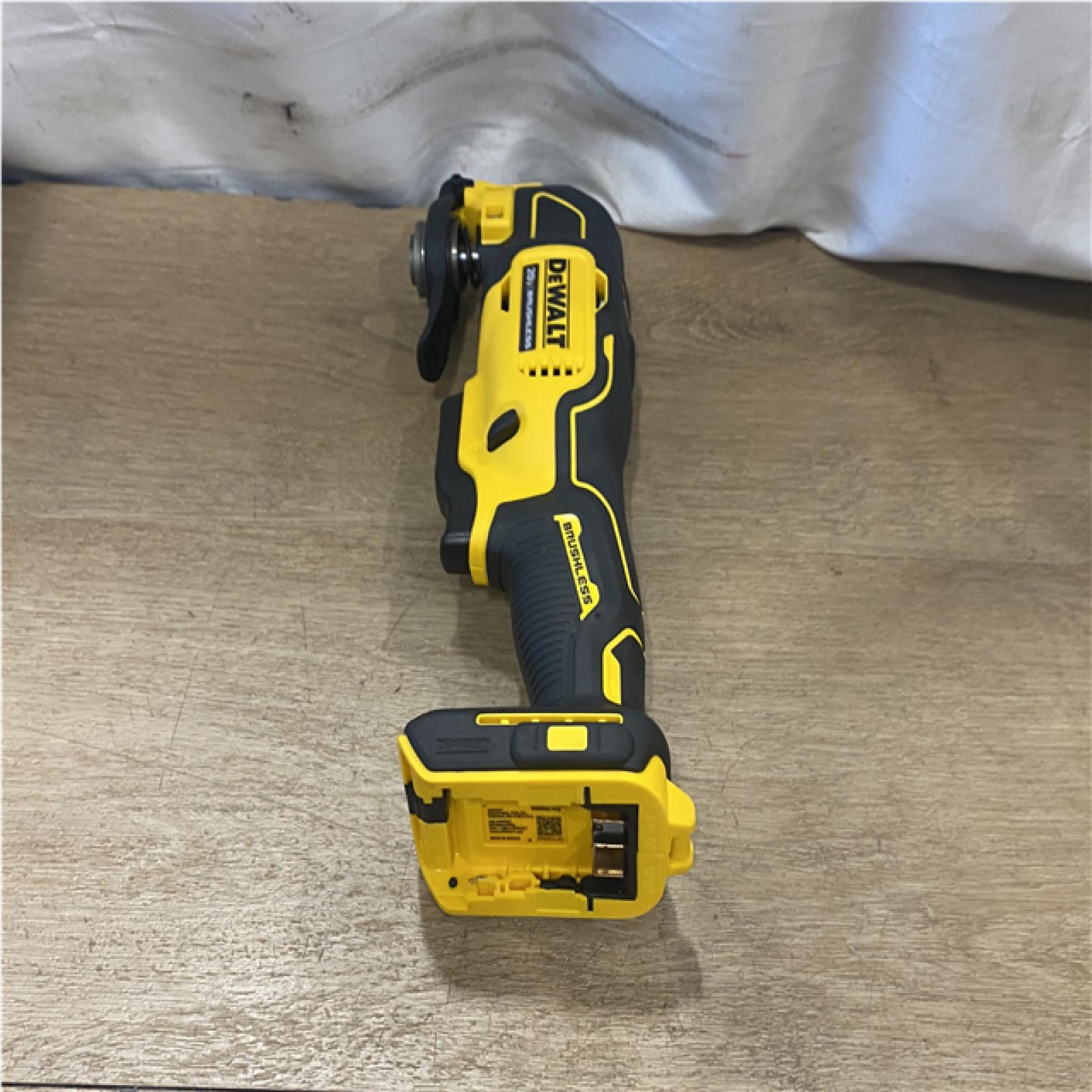 AS-IS DEWALT ATOMIC 20V MAX Cordless Brushless Oscillating Multi Tool Kit