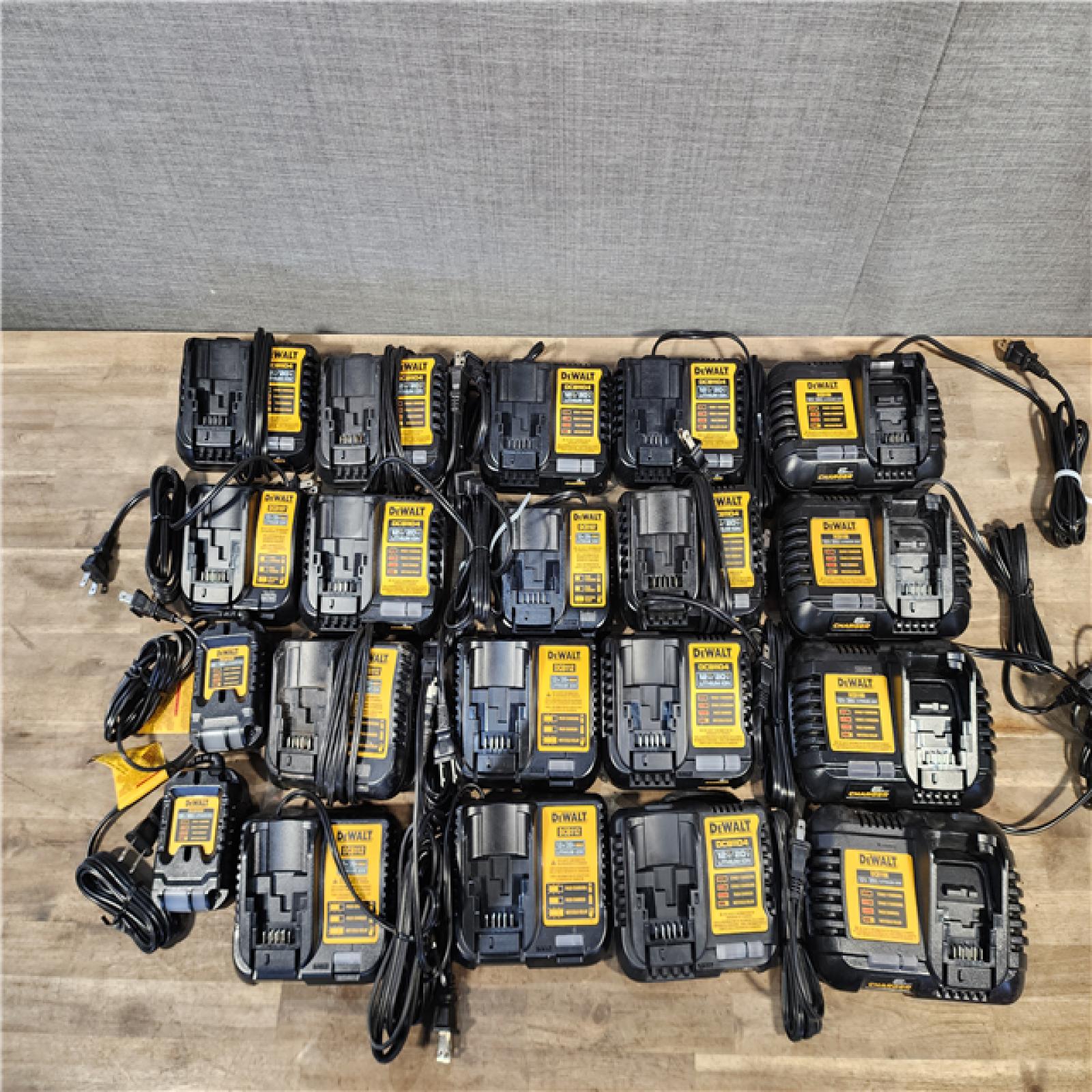 HOUSTON LOCATION - AS-IS DEWALT BATTERY CHARGER PACK QTY - 20
