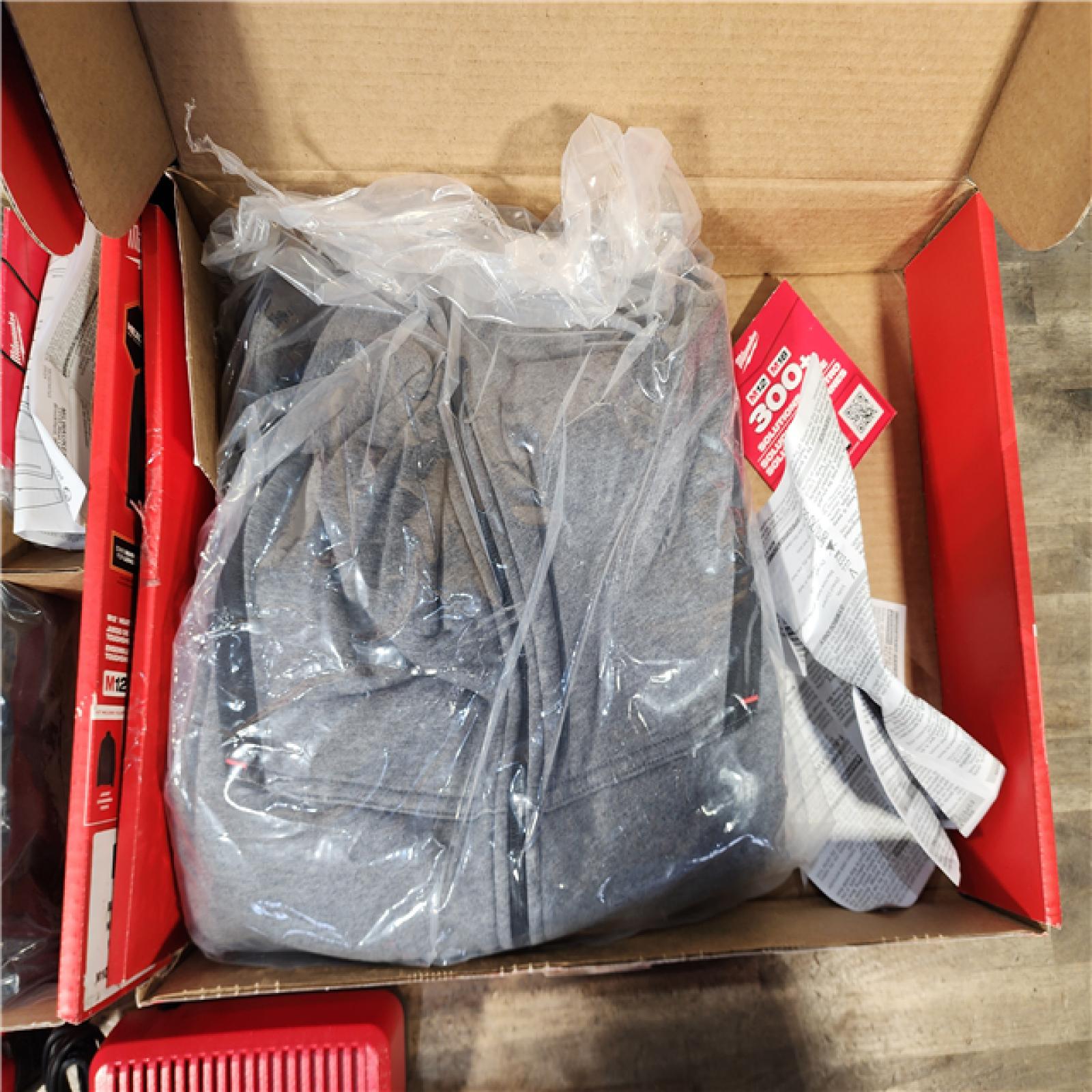 HOUSTON LOCATION - AS-IS MILWAUKEE 2 HEATED CLOTHING COMBO KIT