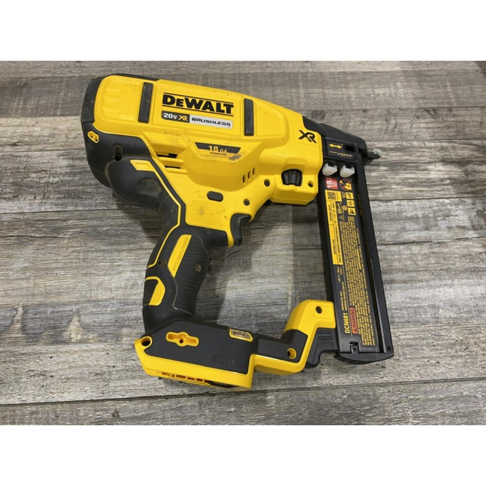 AS-IS DEWALT 20V MAX XR Lithium-Ion Cordless 18-Gauge Narrow Crown Stapler Kit
