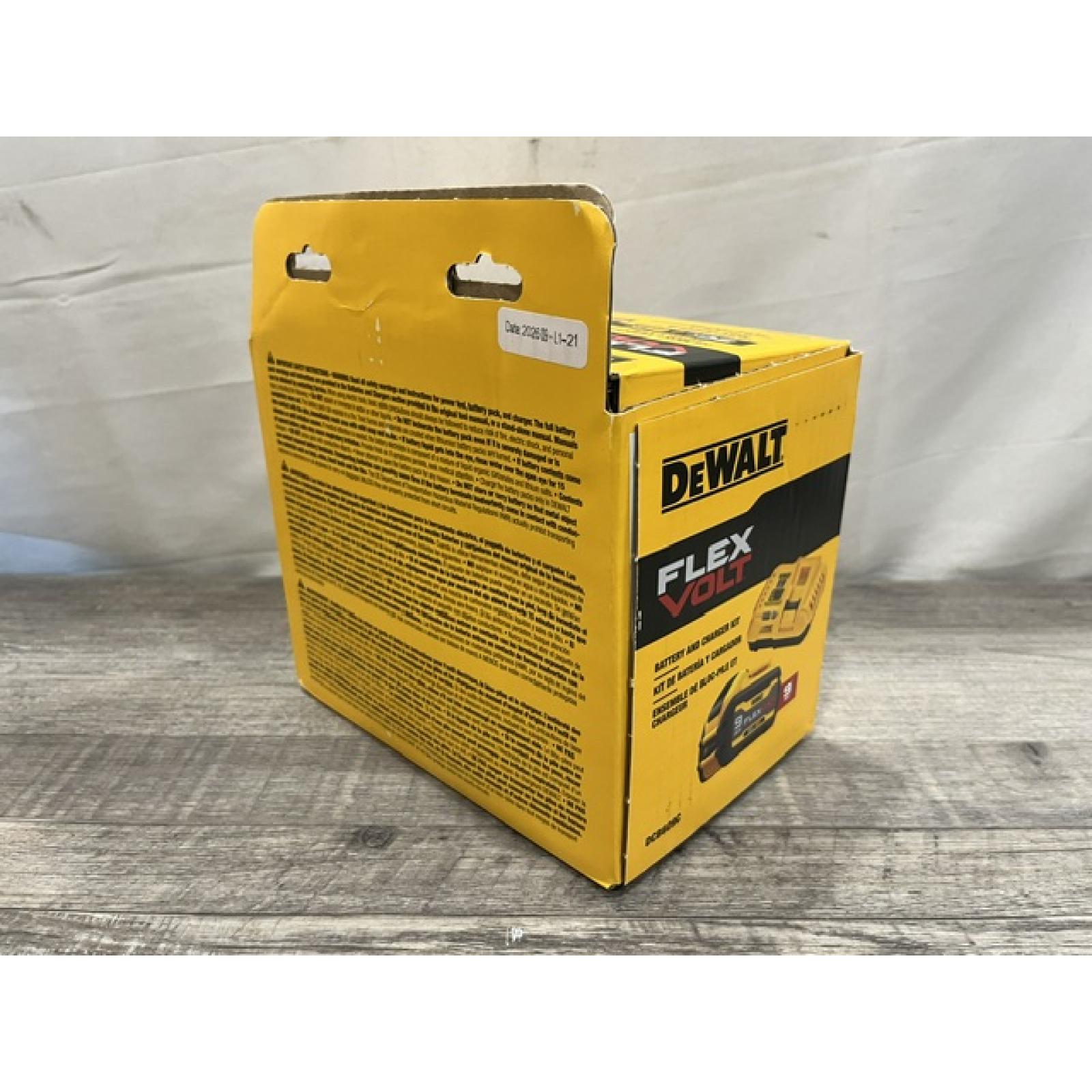 NEW - DEWALT 20V/60V MAX FLEXVOLT Lithium-Ion 9.0Ah Battery and Charger Starter Kit