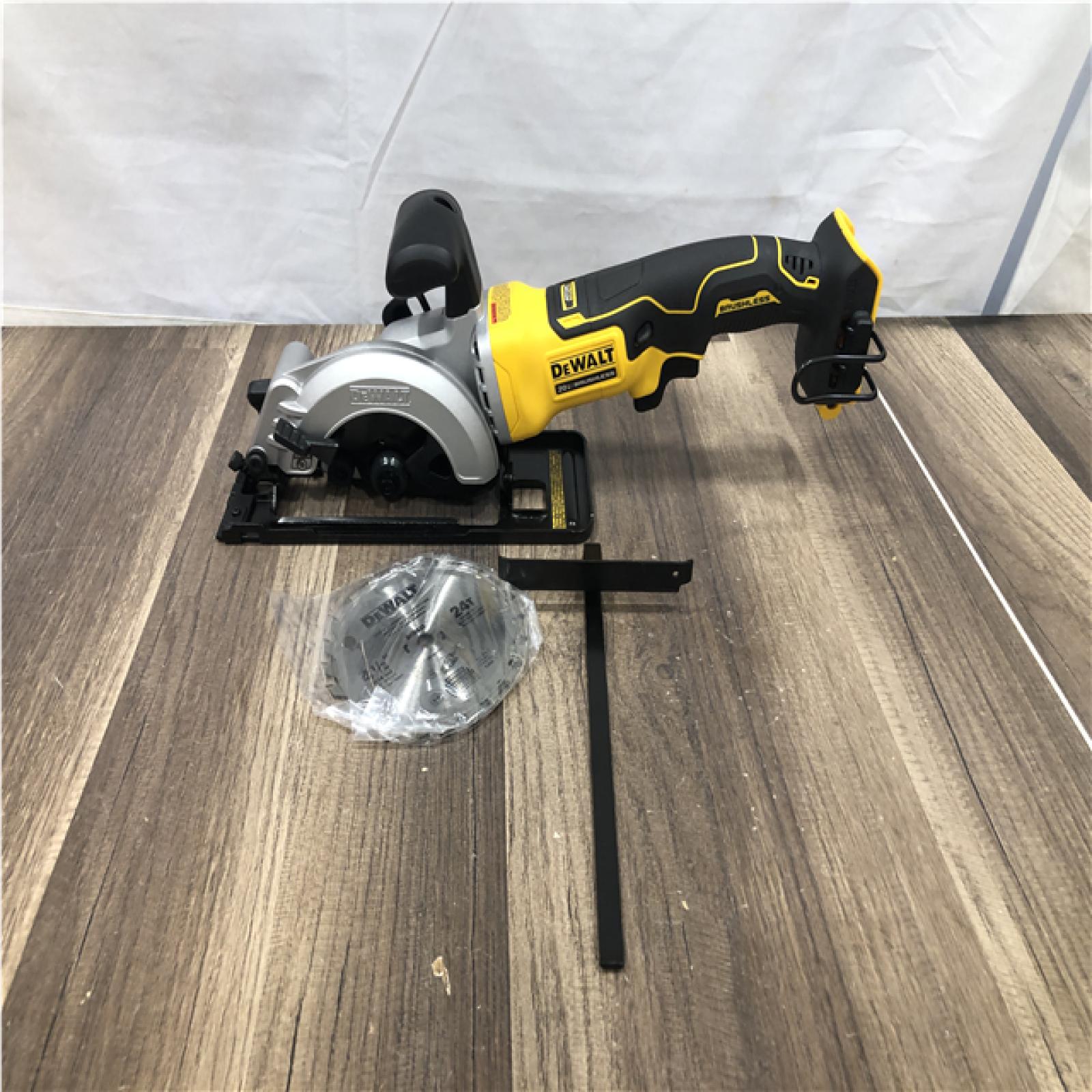 AS-IS DEWALT ATOMIC 20V MAX Cordless Brushless 4-1/2 in. Circular Saw (Tool Only)