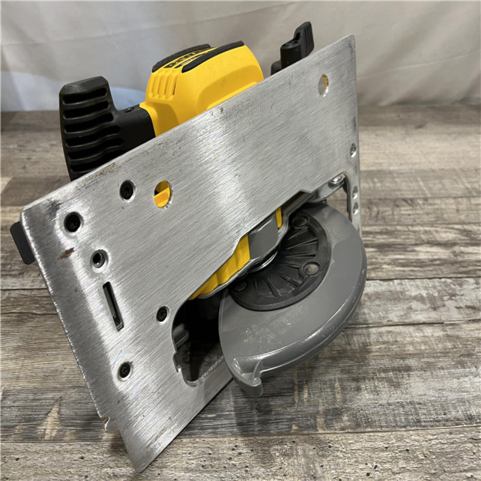 AS-IS DEWALT 20-Volt MAX 7-1/4 in. Cordless Circular Saw (Tool Only)