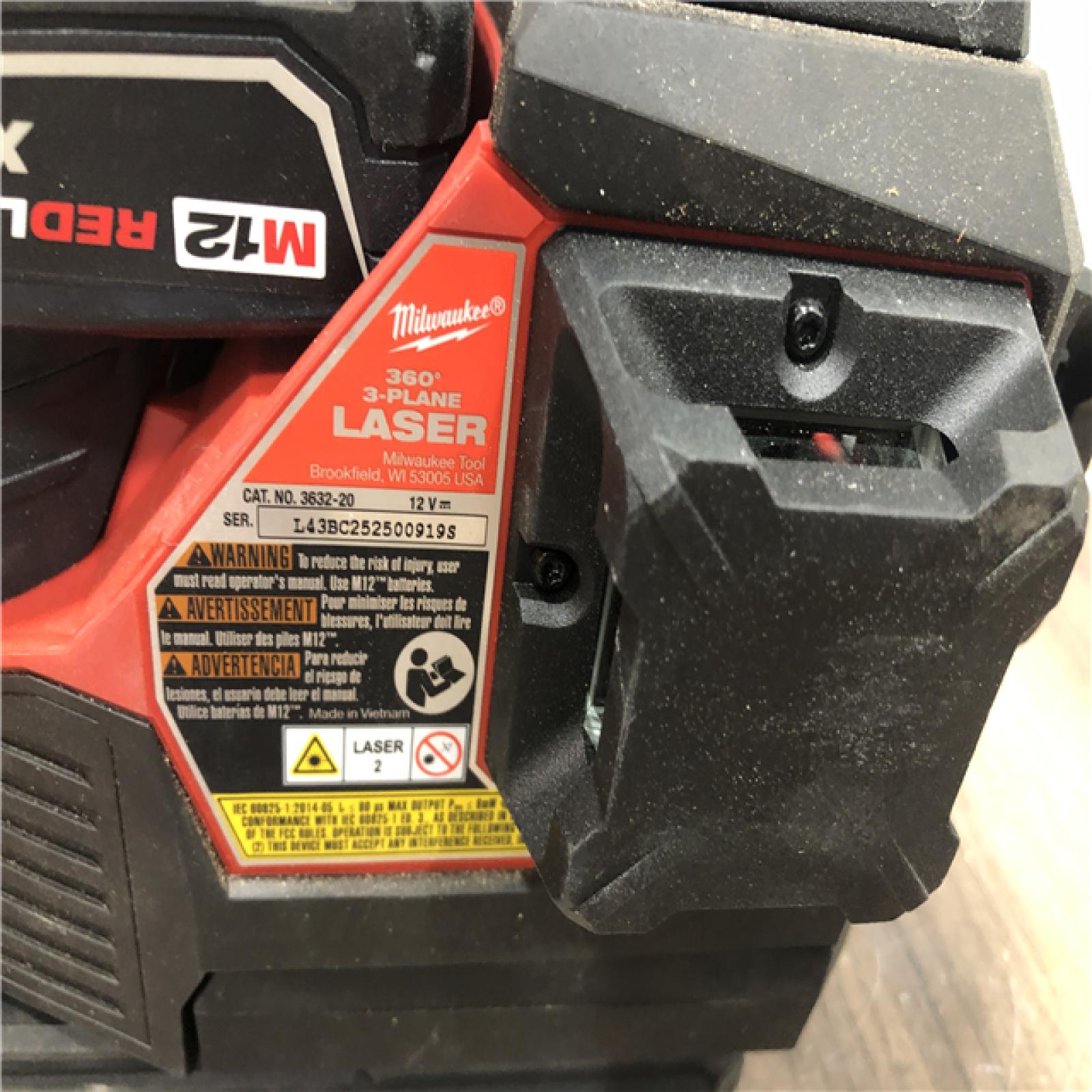 AS-IS Milwaukee  12-Volt Lithium-Ion Cordless Green 250 ft. 3-Plane Laser Level Kit