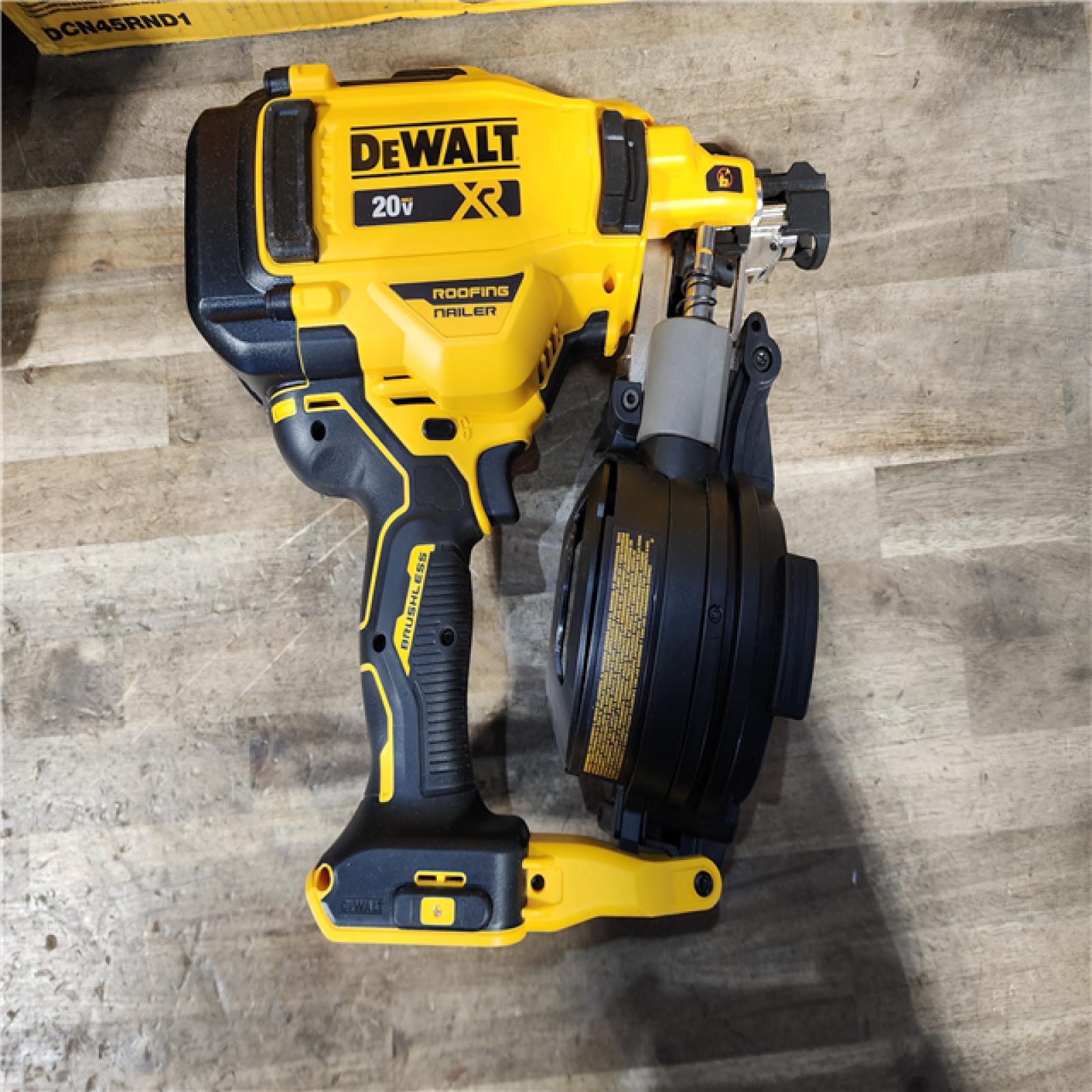 HOUSTON LOCATION - AS-IS DEWALT Roofing Nailer Cordless Kit