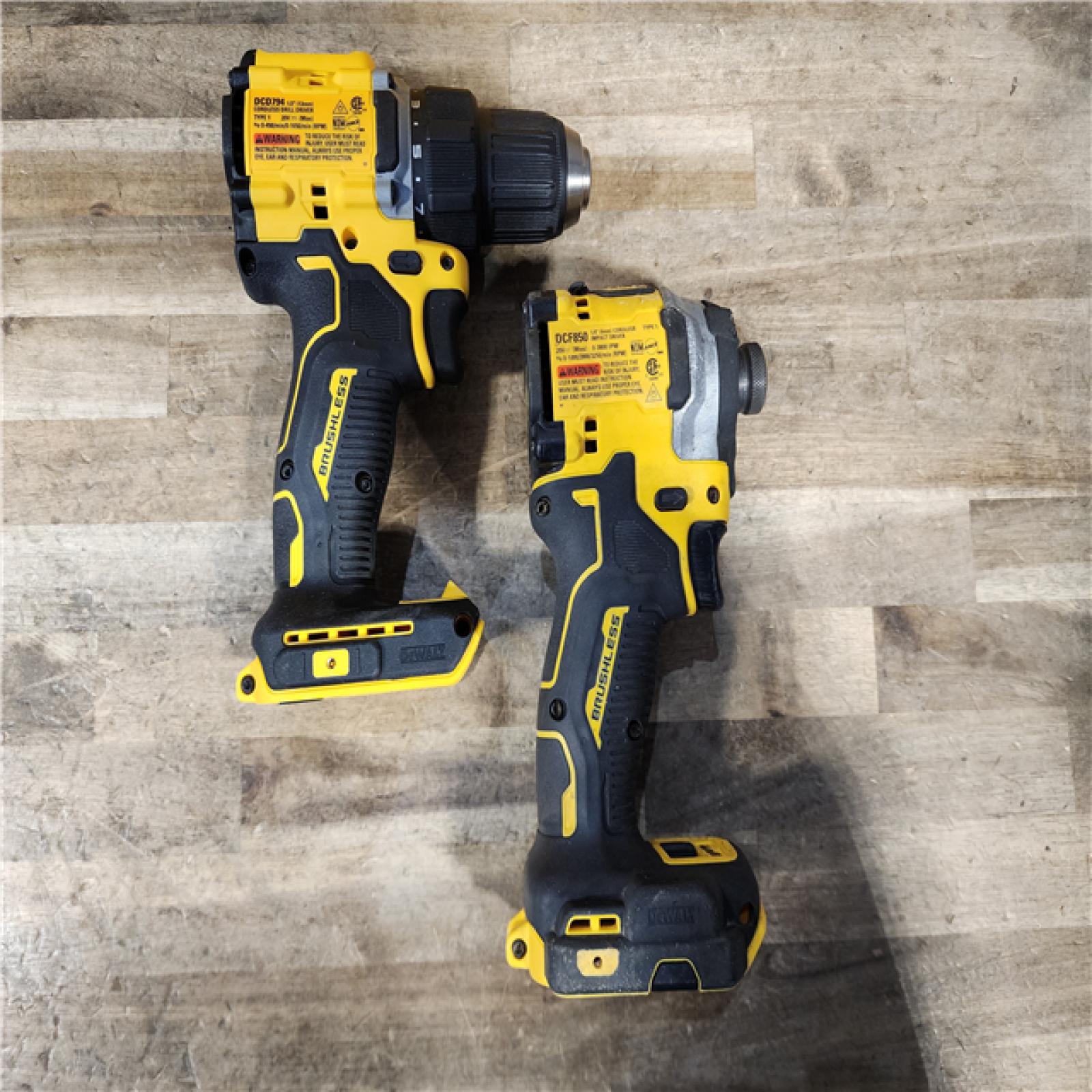 HOUSTON LOCATION - AS-IS Dewalt DCK225D2 20V MAX ATOMIC Brushless Compact Lithium-Ion 1/2 in. Cordless Drill Driver and 1/4 in. Impact Driver Combo Kit with 2 Batteries 2 Ah