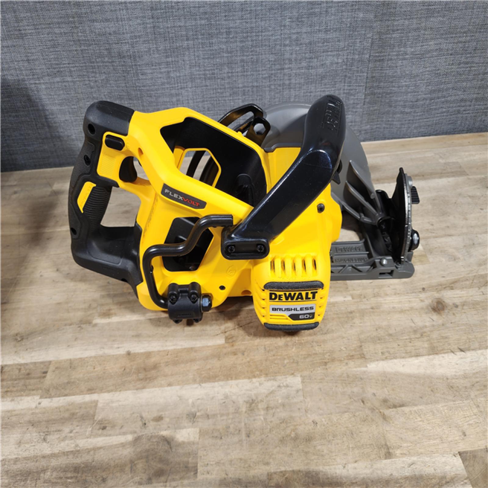 HOUSTON LOCATION - AS-IS (APPEARS LIKE NEW) DEWALT FLEXVOLT 60V MAX Cordless Brushless 7-1/4 in. Wormdrive Style Circular Saw (Tool Only)