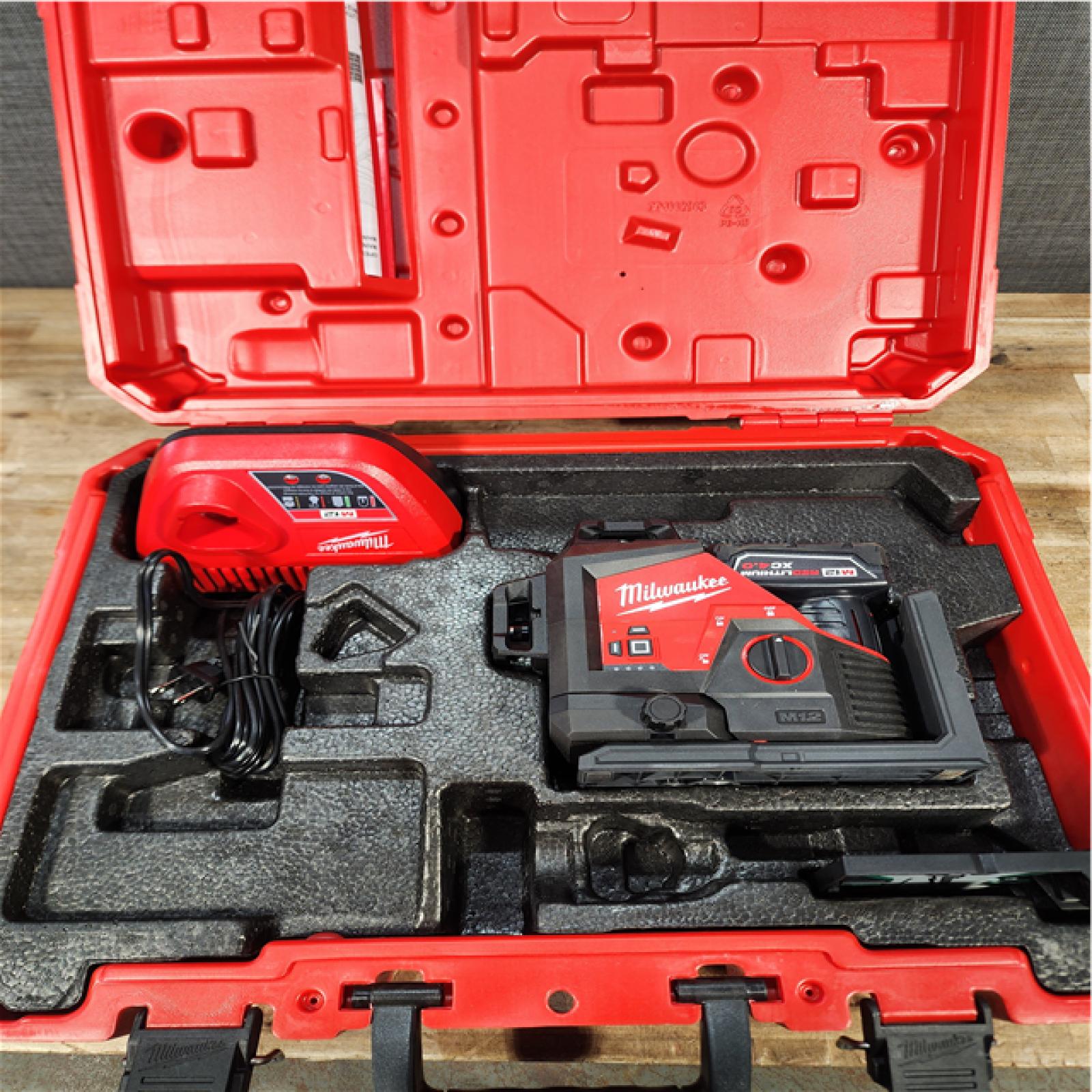 Houston Location Milwaukee 12-Volt Lithium-Ion Cordless Green 250 ft. 3-Plane Laser Level Kit