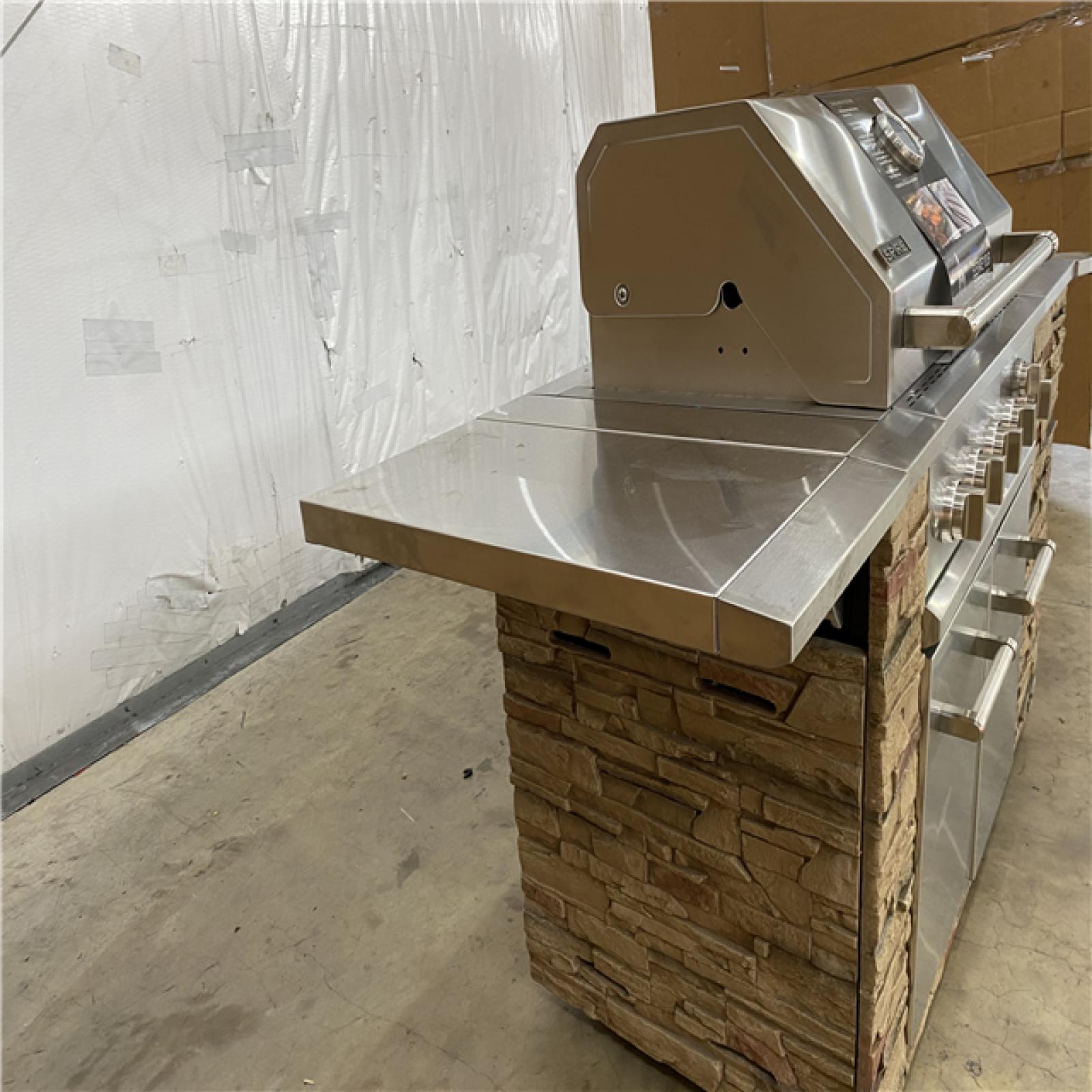 Houston Location AS IS - SPIRE 5 burner BBQ Island Gas Grill