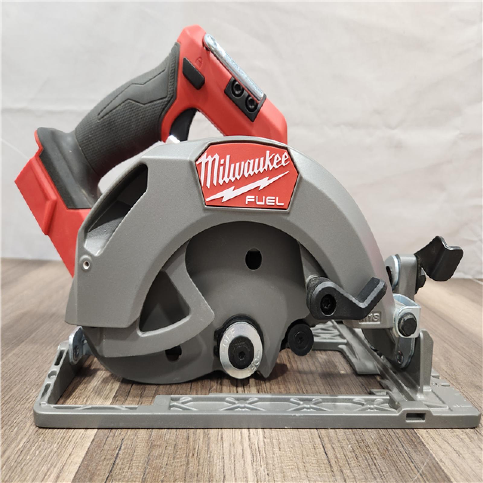 AS-IS- Milwaukee M18 FUEL 7-1/4 Inch Circular Saw (Bare Tool)