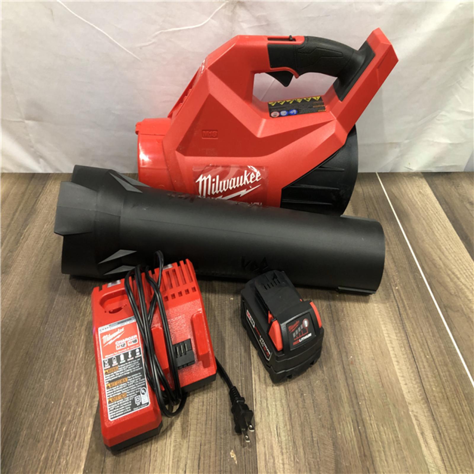 AS-IS Milwaukee  FUEL 120 MPH 500 CFM 18V Brushless Cordless Battery Powered Leaf Blower Kit