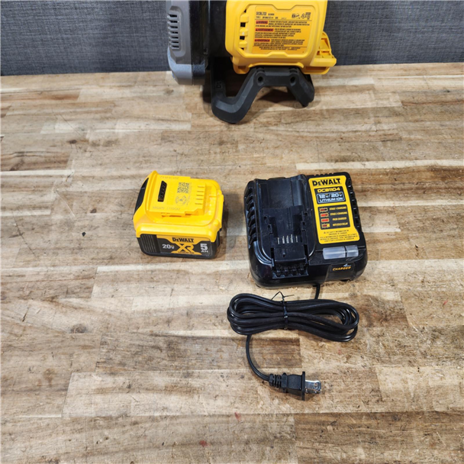 HOUSTON LOCATION - AS - IS DEWALT 20V MAX* XR Brushless Cordless Handheld Blower Kit