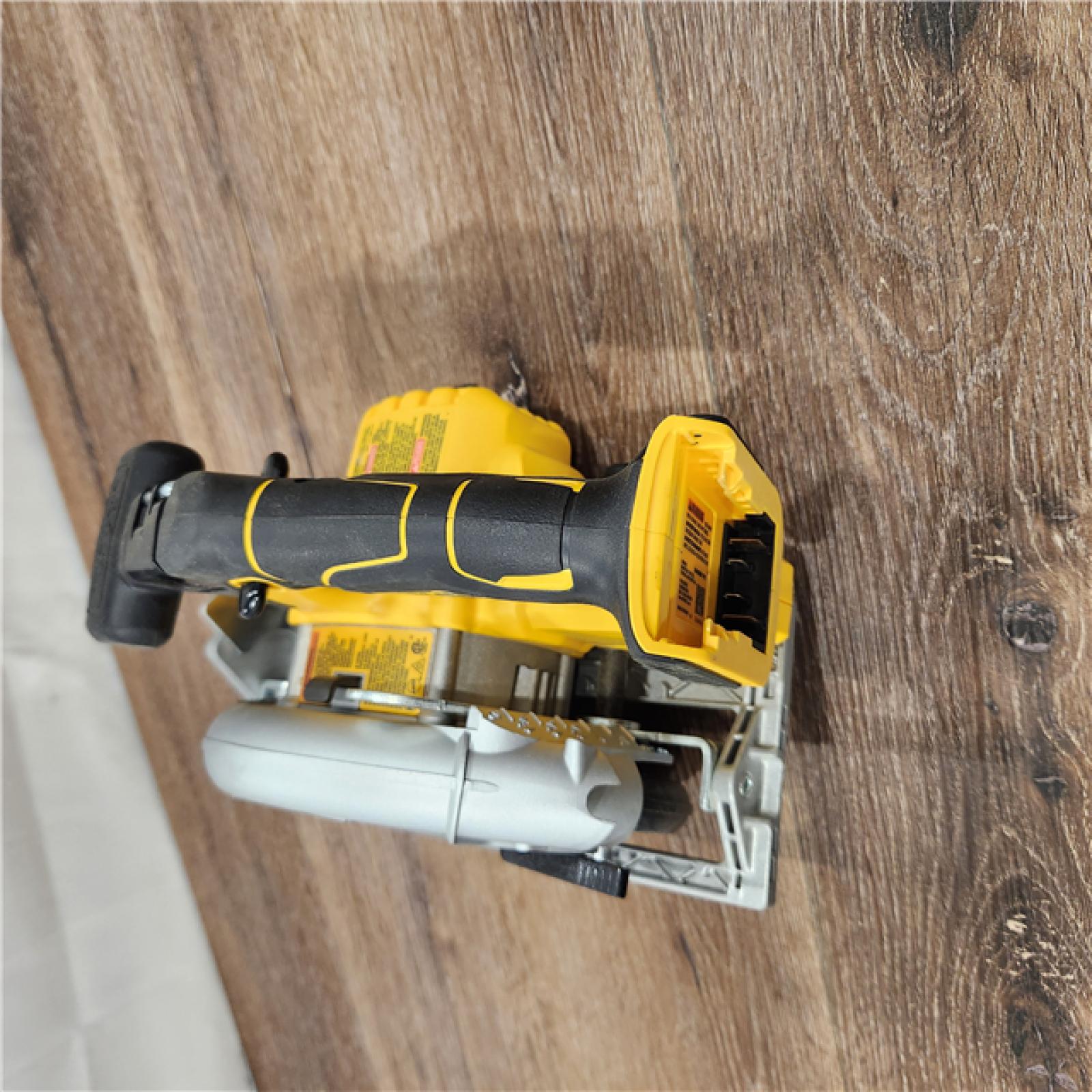 AS-IS DeWALT DCS565B 20V Max Brushless 6.5   Cordless Circular Saw NOT INCLUDED CHARGE AND BATTERY