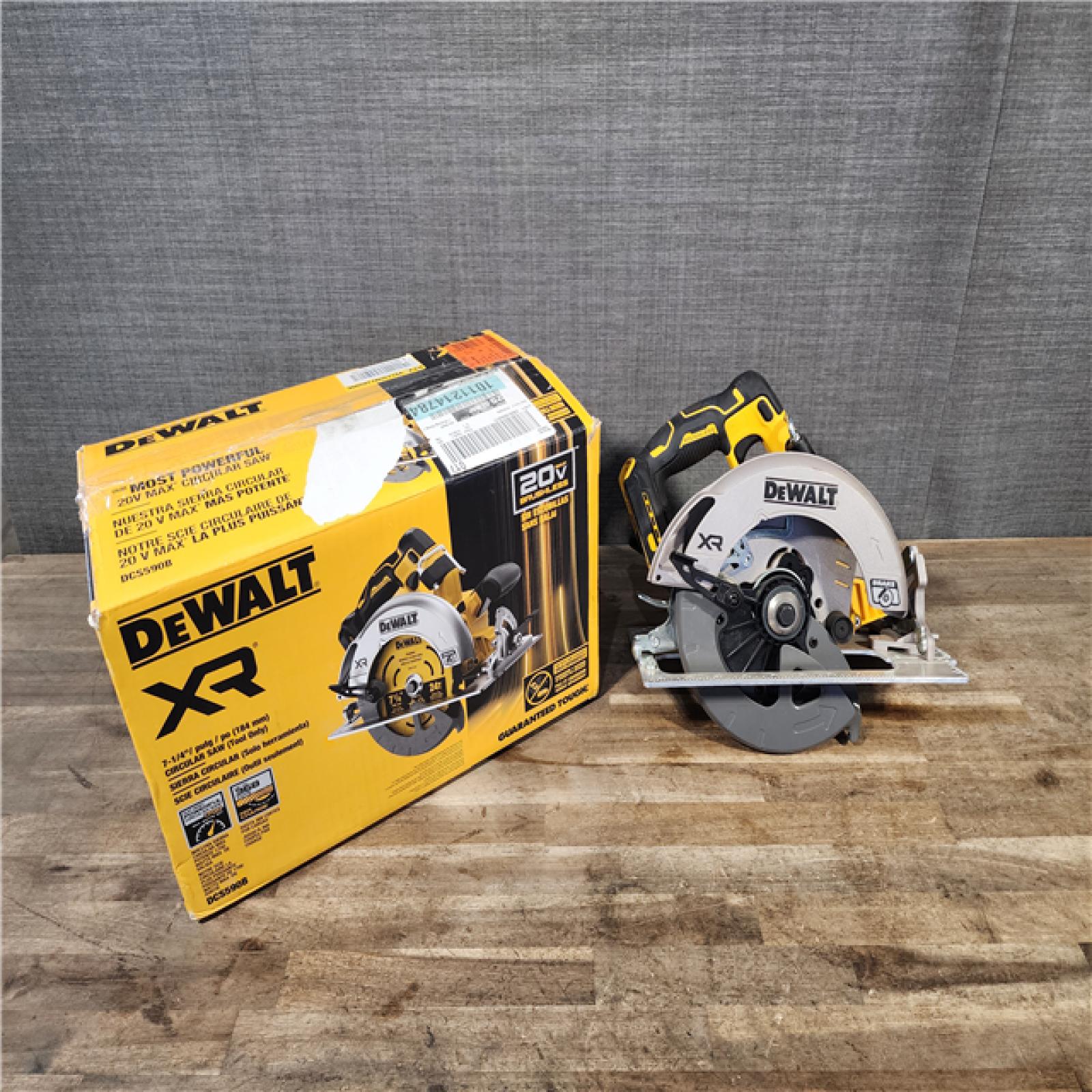 HOUSTON LOCATION - AS-IS DEWALT 20-Volt MAX 7-1/4 in. Cordless Circular Saw (Tool Only)