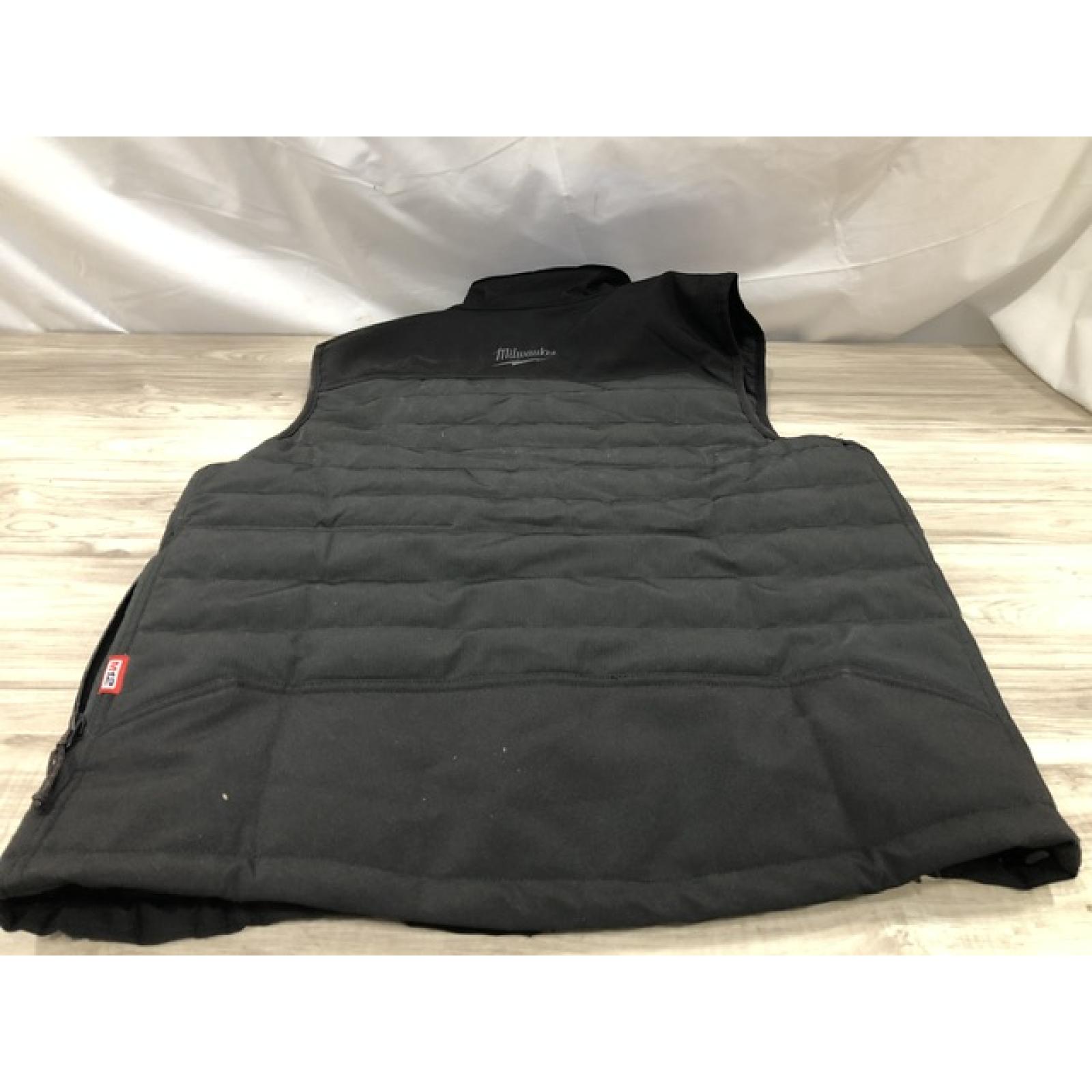 AS-IS Milwaukee Men's Medium M12 12V Lithium-Ion Cordless AXIS Black Heated Vest (Vest Only)