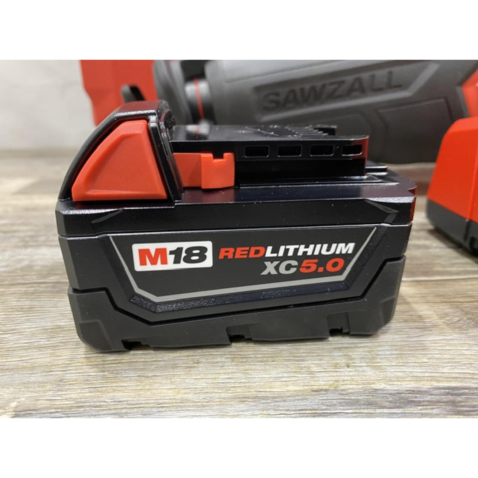 LIKE NEW - Milwaukee FUEL 18V Lithium-Ion Brushless Cordless SAWZALL Reciprocating Saw Kit