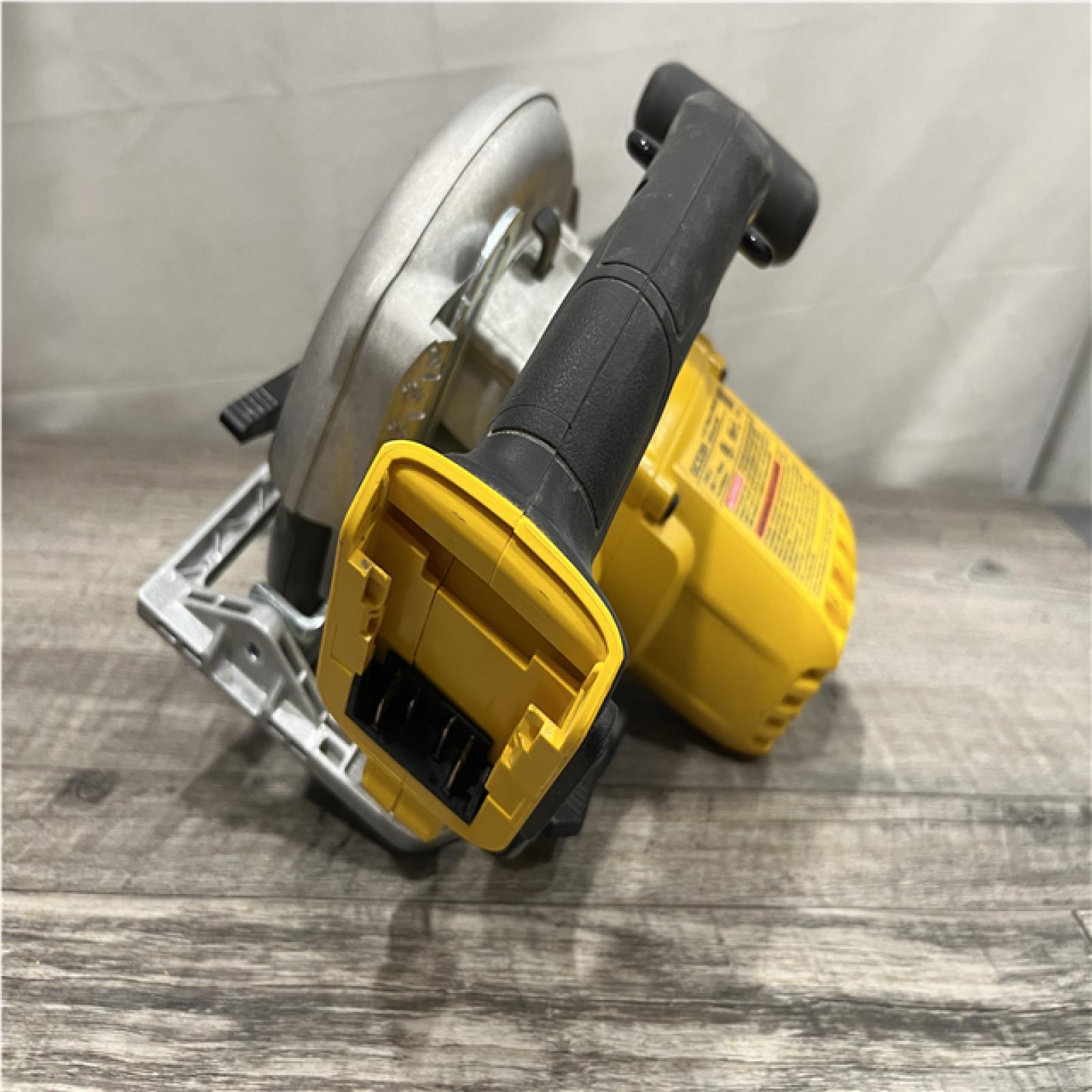 AS-IS DEWALT 6-1/2'' 165MM CIRCULAR SAW (Tool-Only)