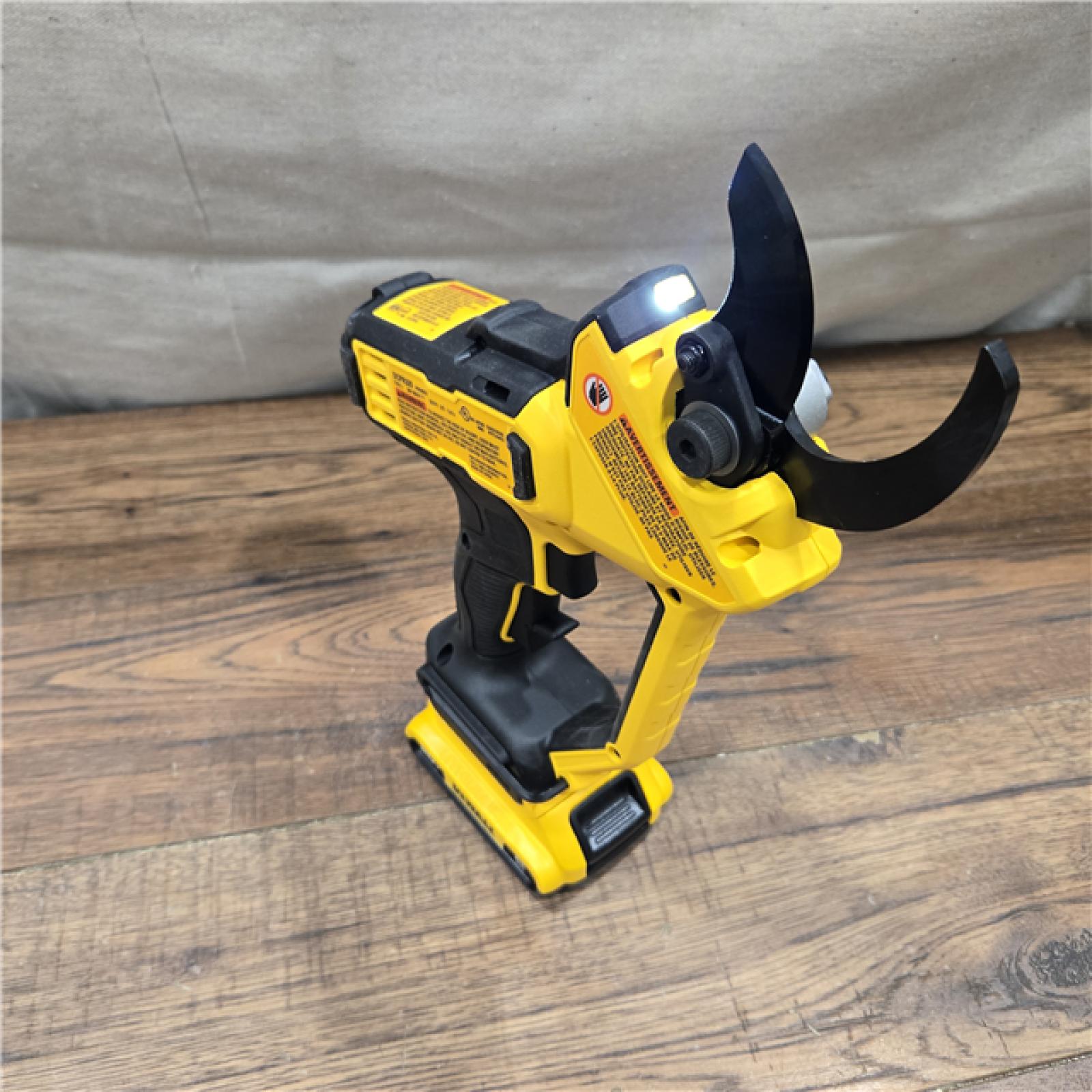 AS-IS DeWALT 20V MAX Cordless Multi Use Pruner Kit