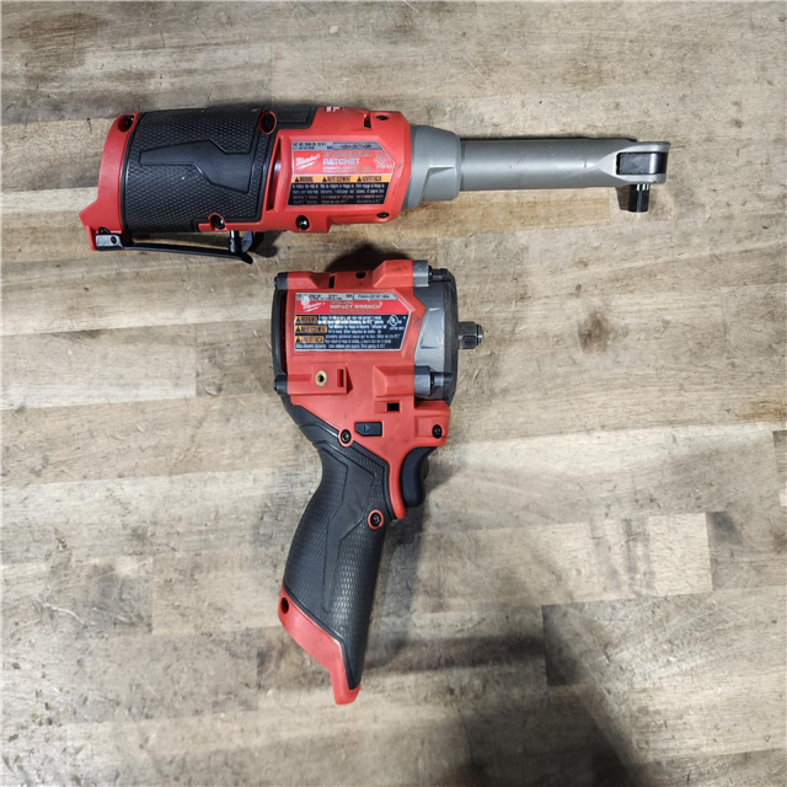 HOUSTON LOCATION - AS-IS MILWAUKEE 2 TOOL COMBO KIT W/ (2) BATTERY & CHARGER
