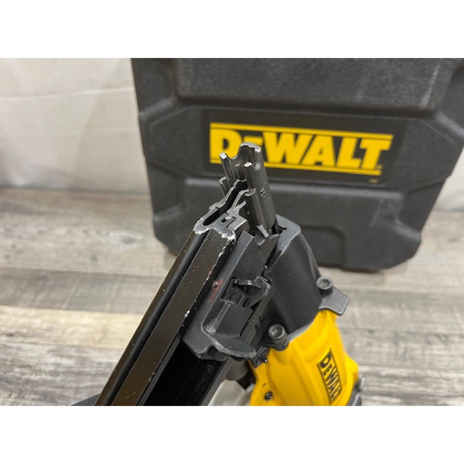 AS-IS  DEWALT 20-Volt MAX XR 1-1/2 in. PEX Expander Kit