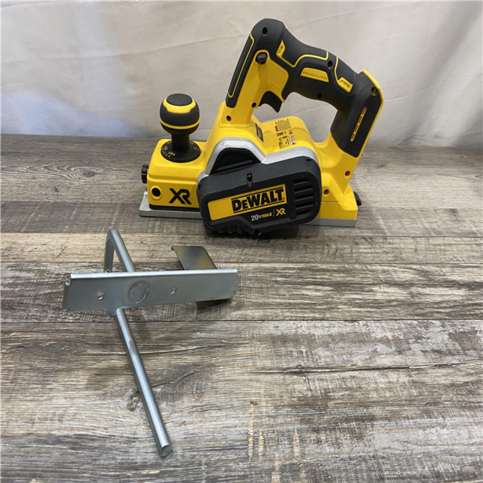 AS-IS DEWALT 20V MAX XR Cordless Brushless 3-1/4 in. Planer (Tool Only)