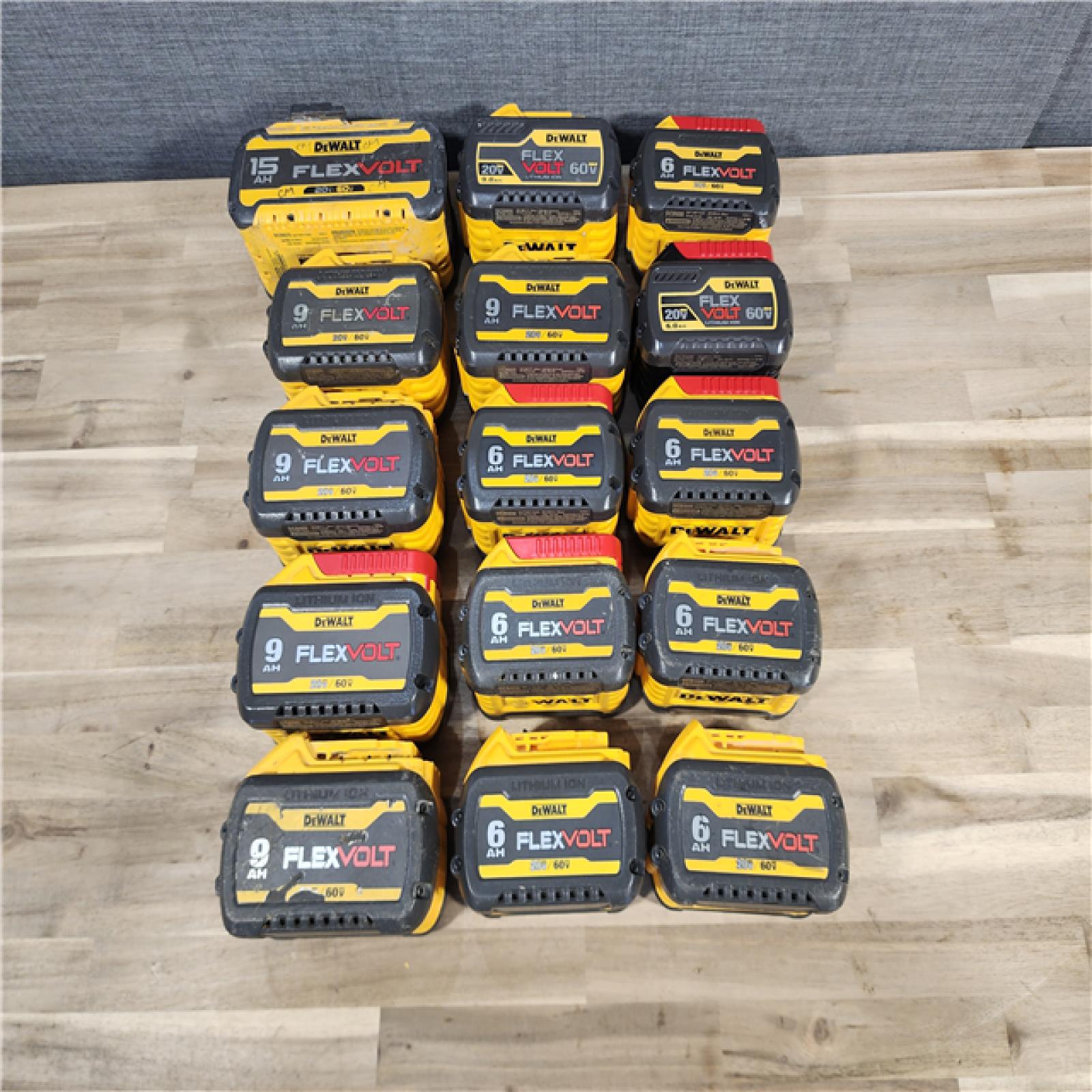 HOUSTON LOCATION - AS-IS DEWALT BATTERY PACK QTY - 15