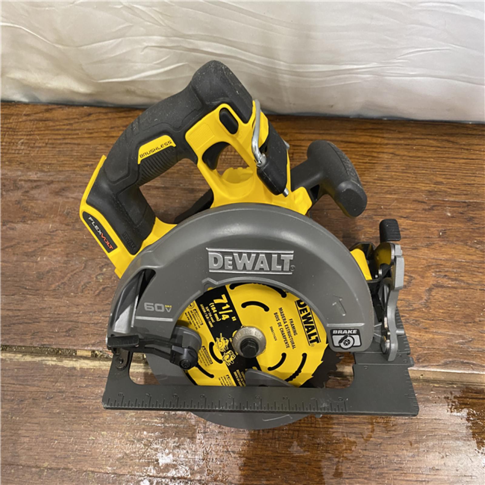 AS-IS DeWALT Flexvolt Max 7-1/4  60V Brushless Circular Saw DCS578B