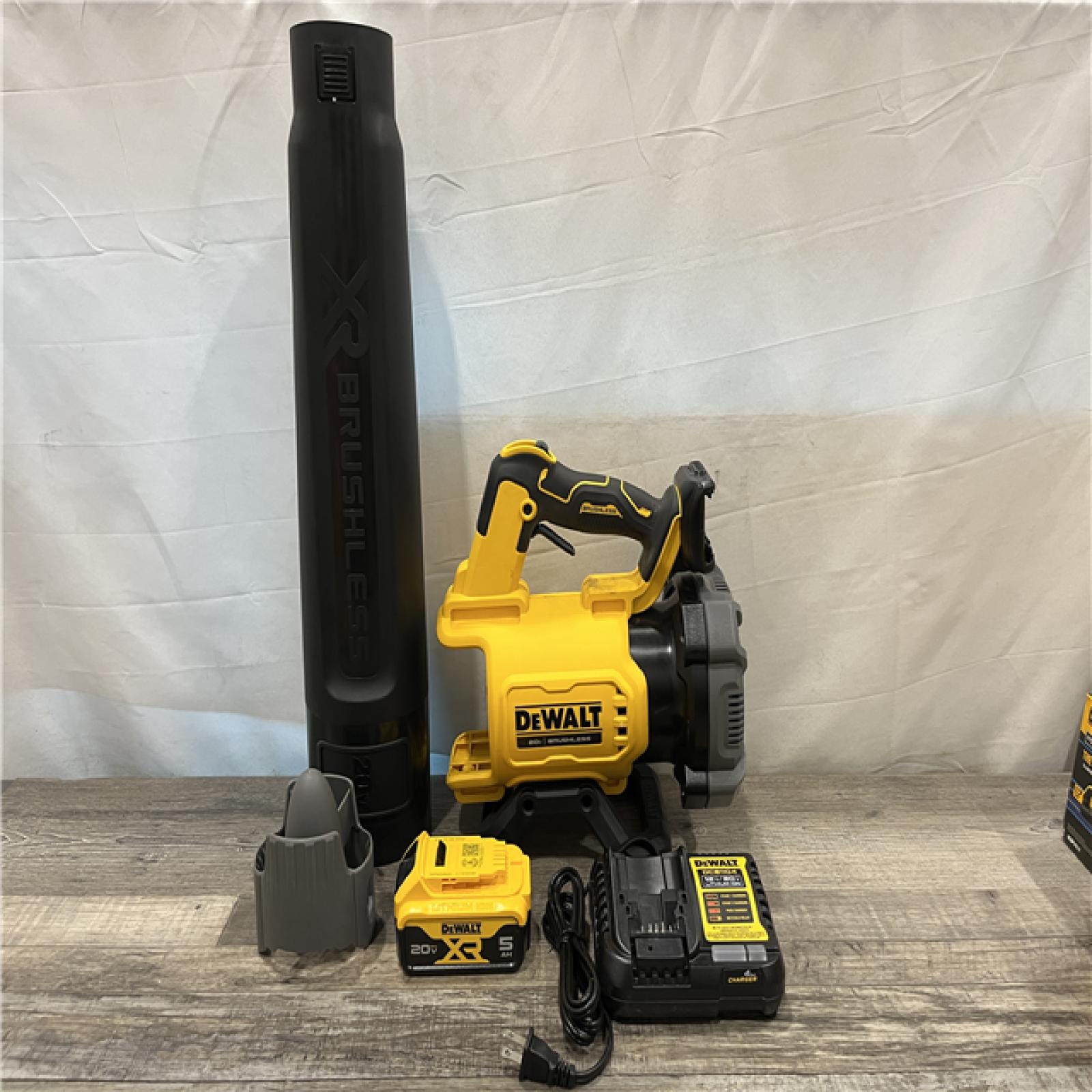 AS-IS DEWALT 20V MAX* XR Brushless Cordless Handheld Blower Kit