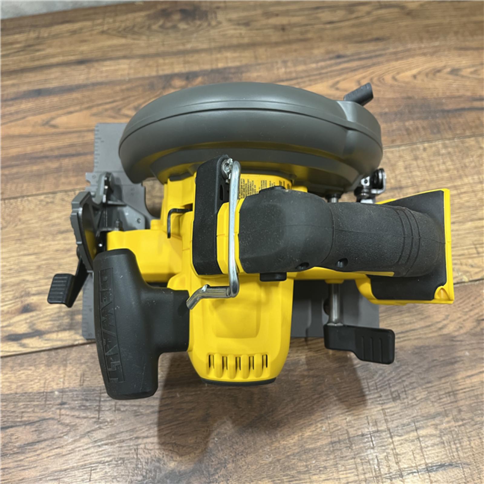AS-IS DeWALT Flexvolt Max 7-1/4  60V Brushless Circular Saw DCS578B