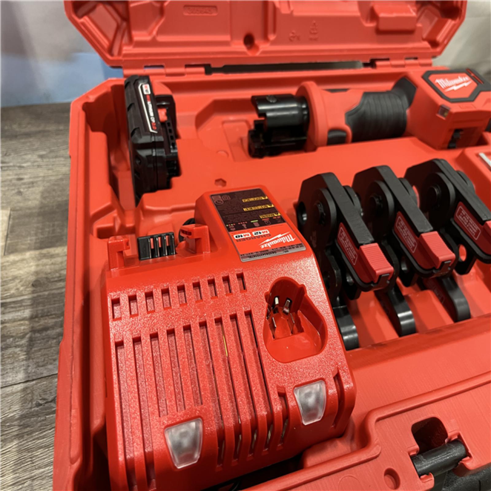 AS-IS Milwaukee 18V Lithium-Ion Cordless Short Throw Press Tool Kit