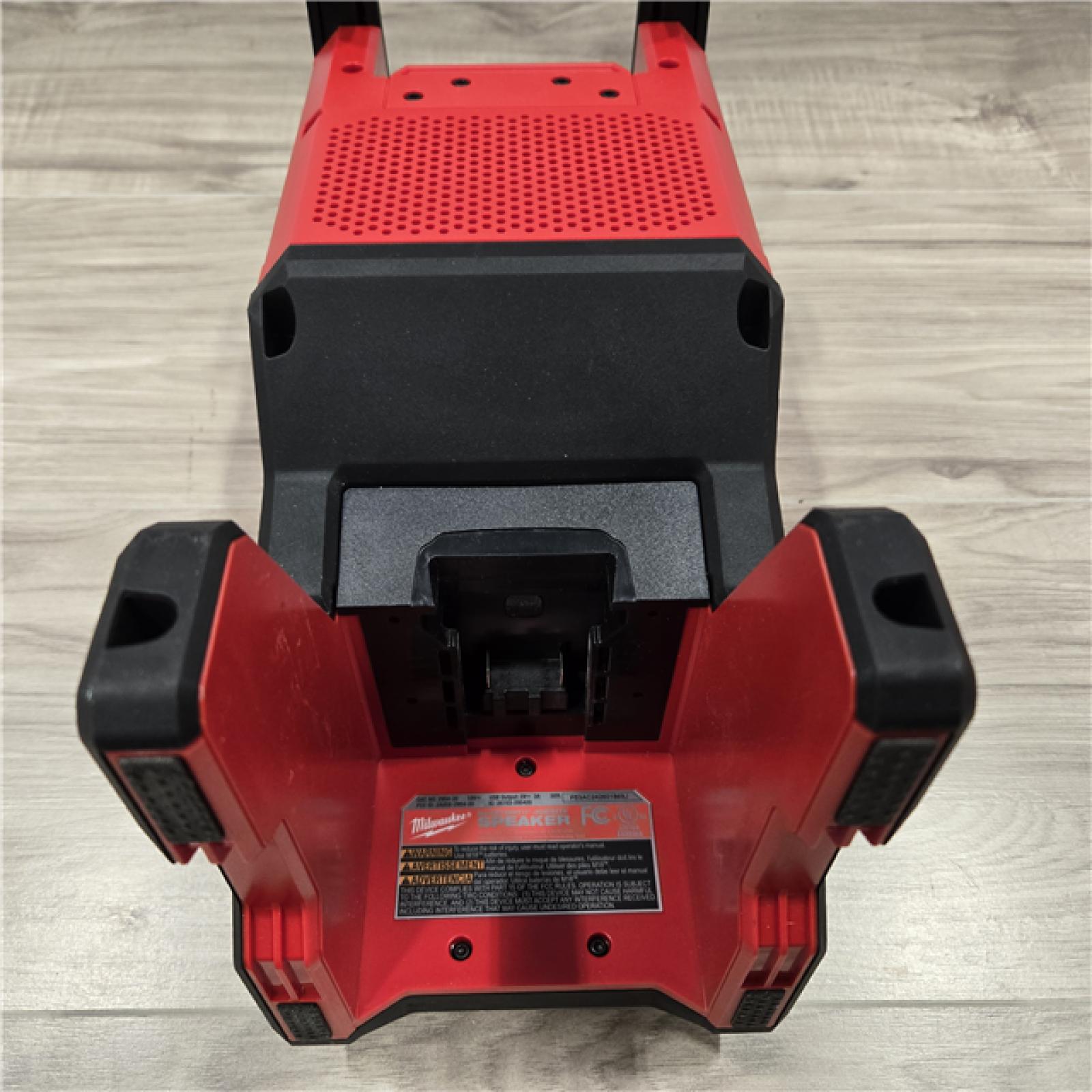LIKE NEW! - Milwaukee M18 Wireless Bluetooth Jobsite Speaker