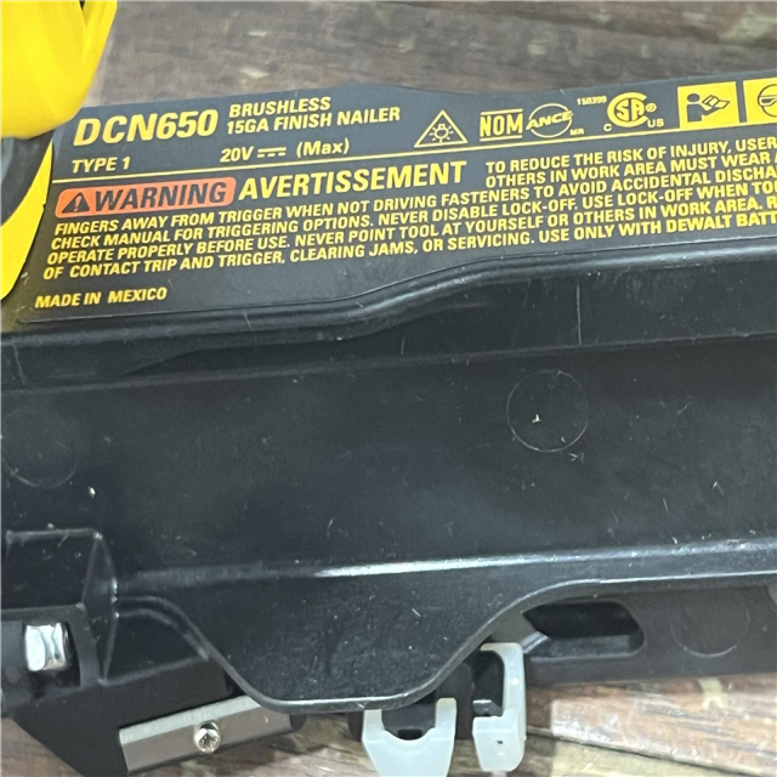 AS-IS DeWalt 20V MAX XR 15 Ga. Cordless 34 Deg Nailer Kit (Battery & Charger) 20 V