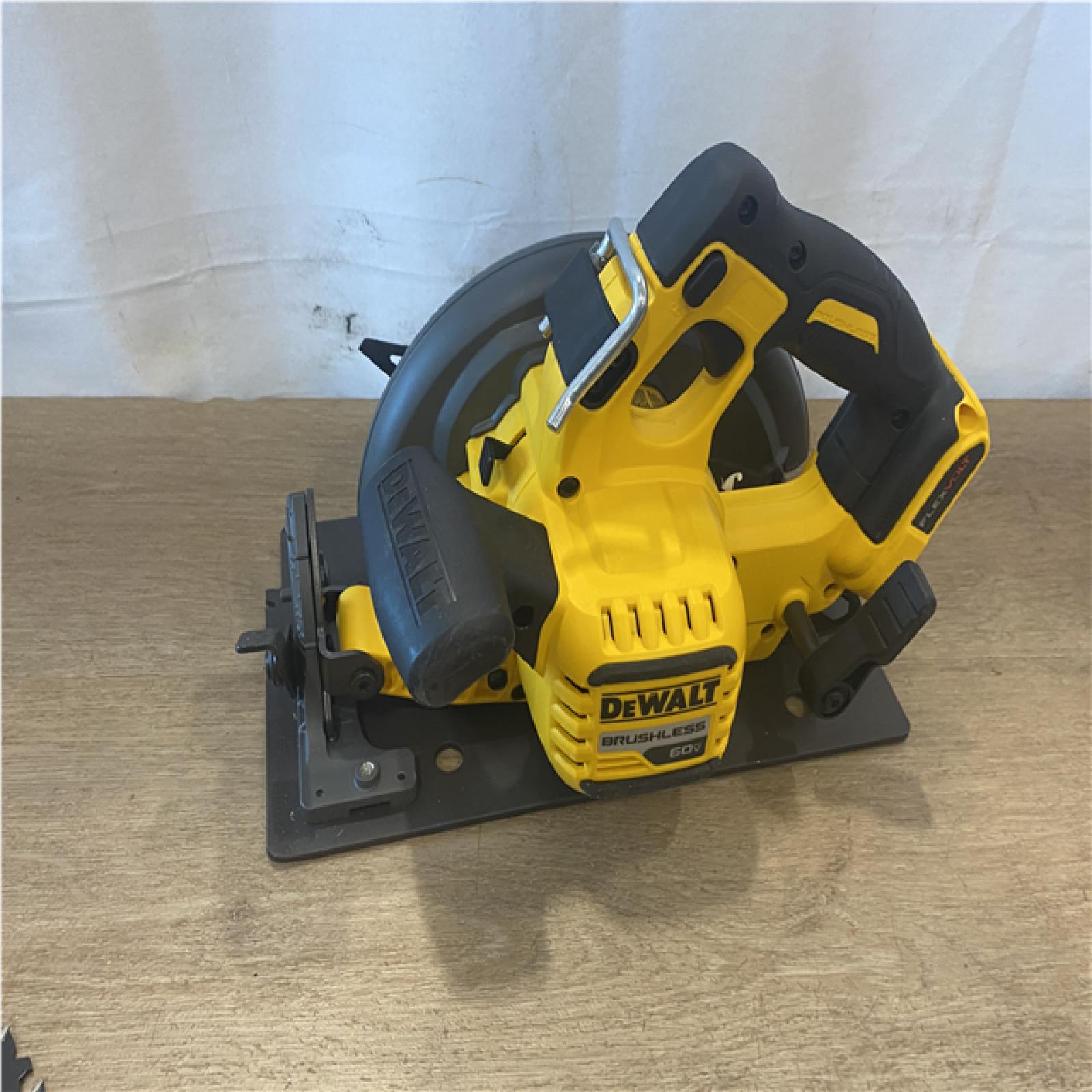 AS-IS DEWALT 20V MAX XR Cordless Brushless 3-1/4 in. Planer (Tool Only)