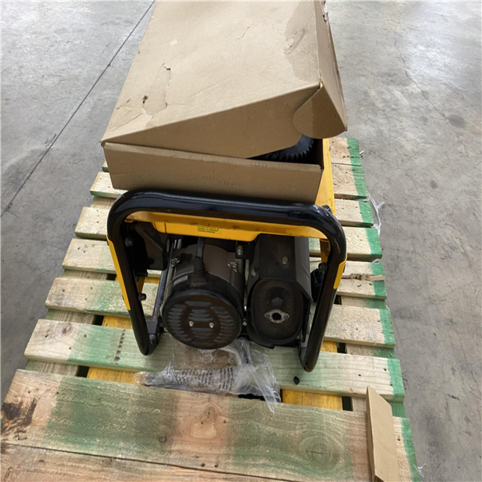 Houston Location - AS-IS Dewalt 5000 starting watt generator