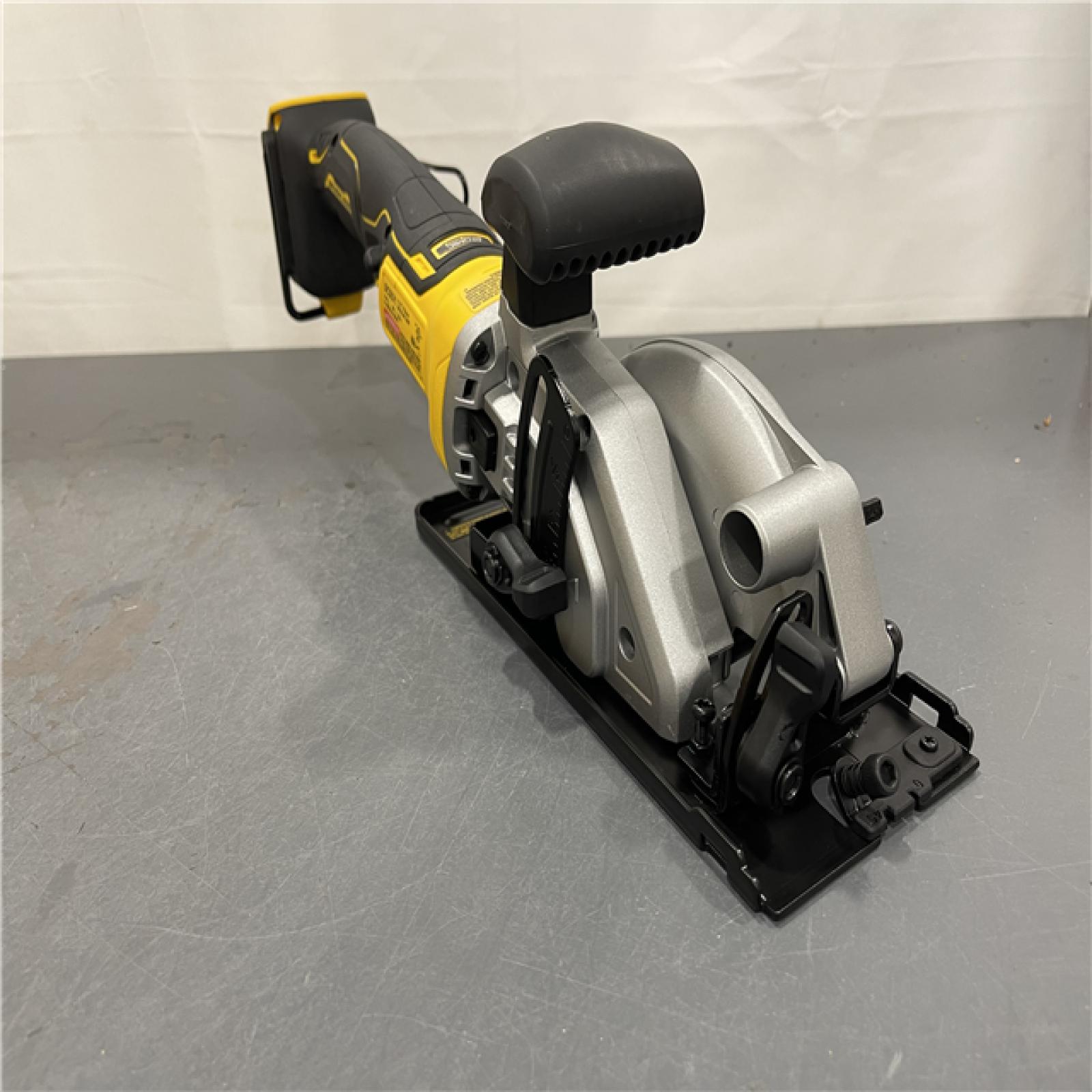 AS-IS - DEWALT ATOMIC 20V MAX Cordless Brushless 4-1/2 in. Circular Saw