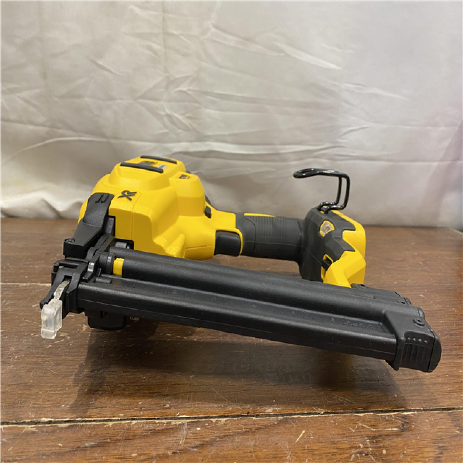 AS-IS DEWALT 20V MAX XR 18 Gauge Brad Nailer Kit