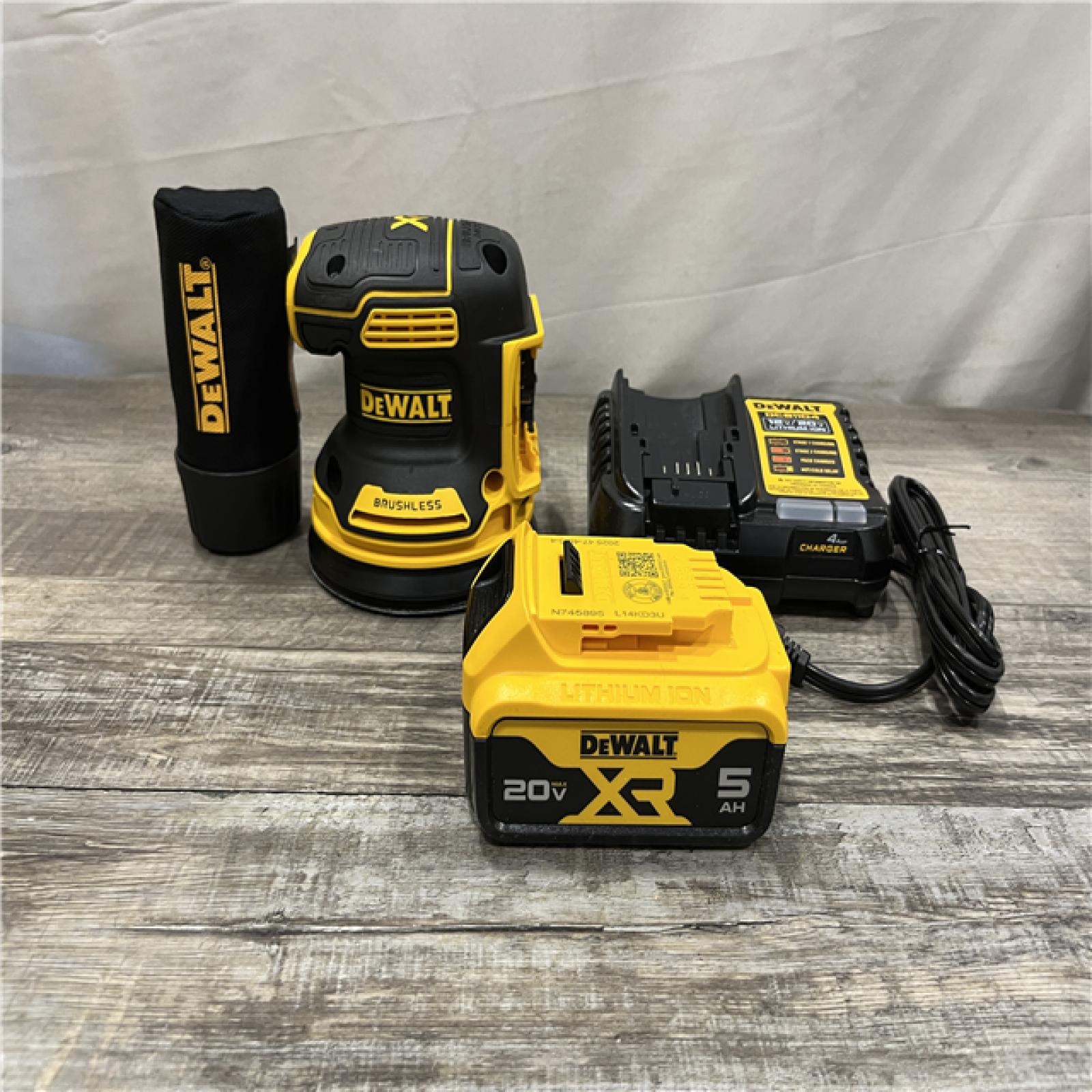 AS-IS DEWALT 20V MAX XR Cordless Brushless 5 in. Random Orbital Sander Kit