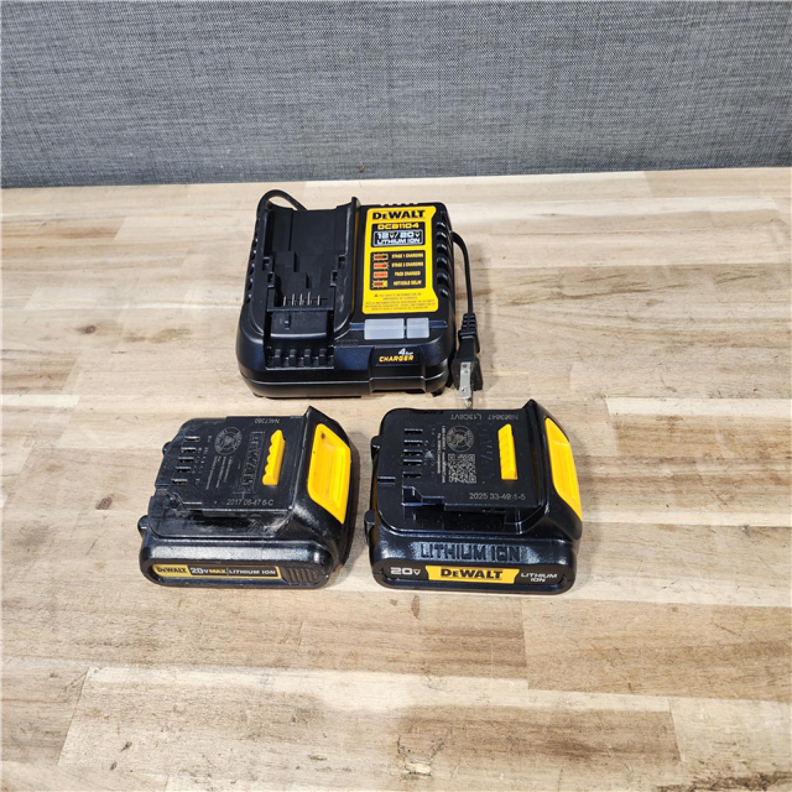 HOUSTON LOCATION - AS-IS DEWALT 2 TOOL COMBO KIT W/ (2) BATTERY & CHARGER
