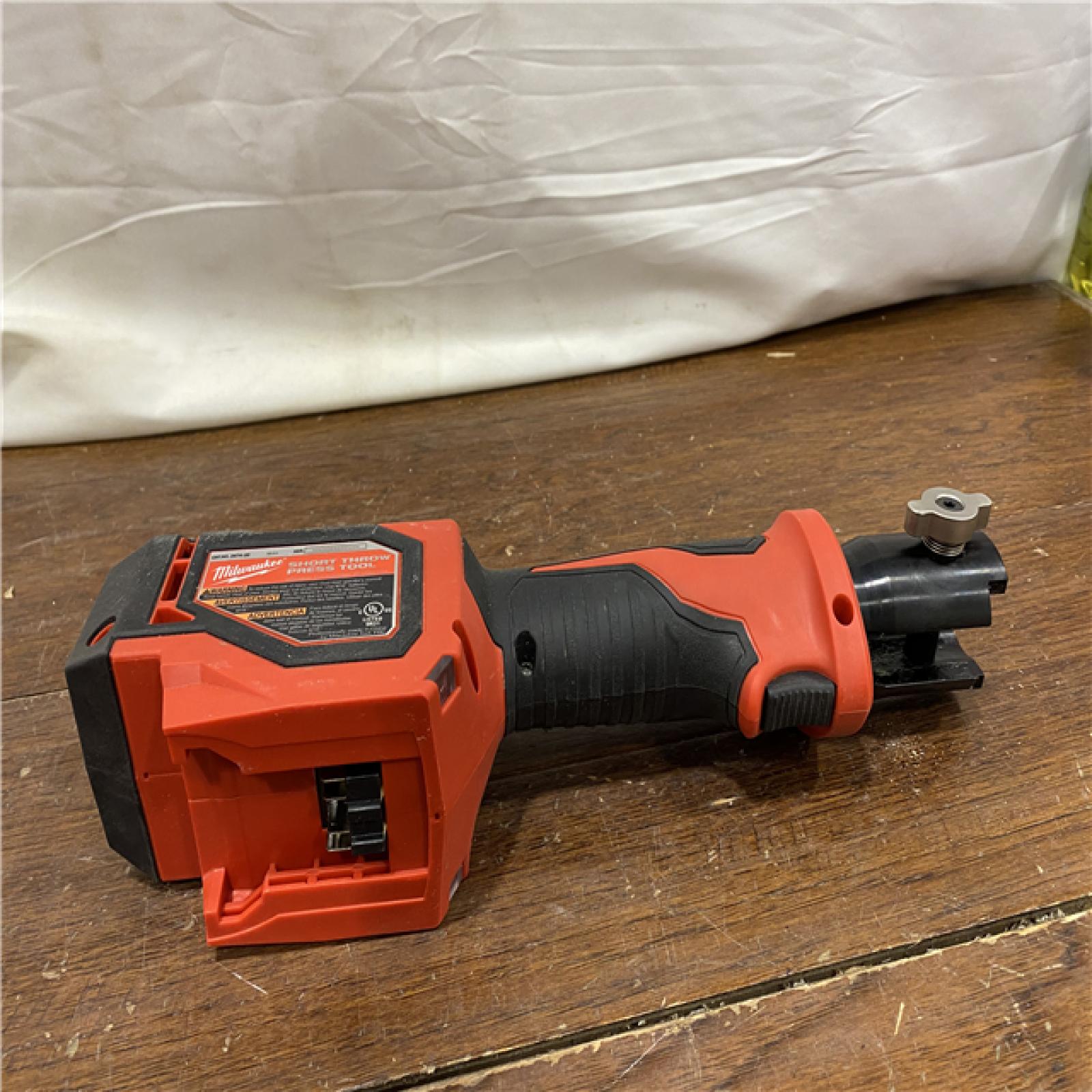 AS-IS M18 18V Lithium-Ion Cordless Short Throw Press Tool Kit with 3 PEX Crimp Jaws (2) 2.0 Ah Batteries and Charger