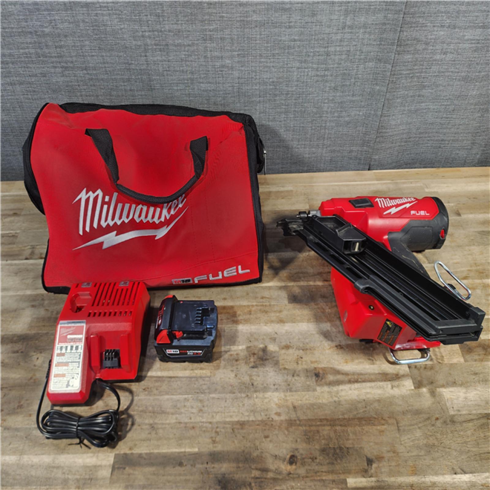 HOUSTON LOCATION - AS-IS Milwaukee M18 FUEL 30 Degree Framing Nailer Kit